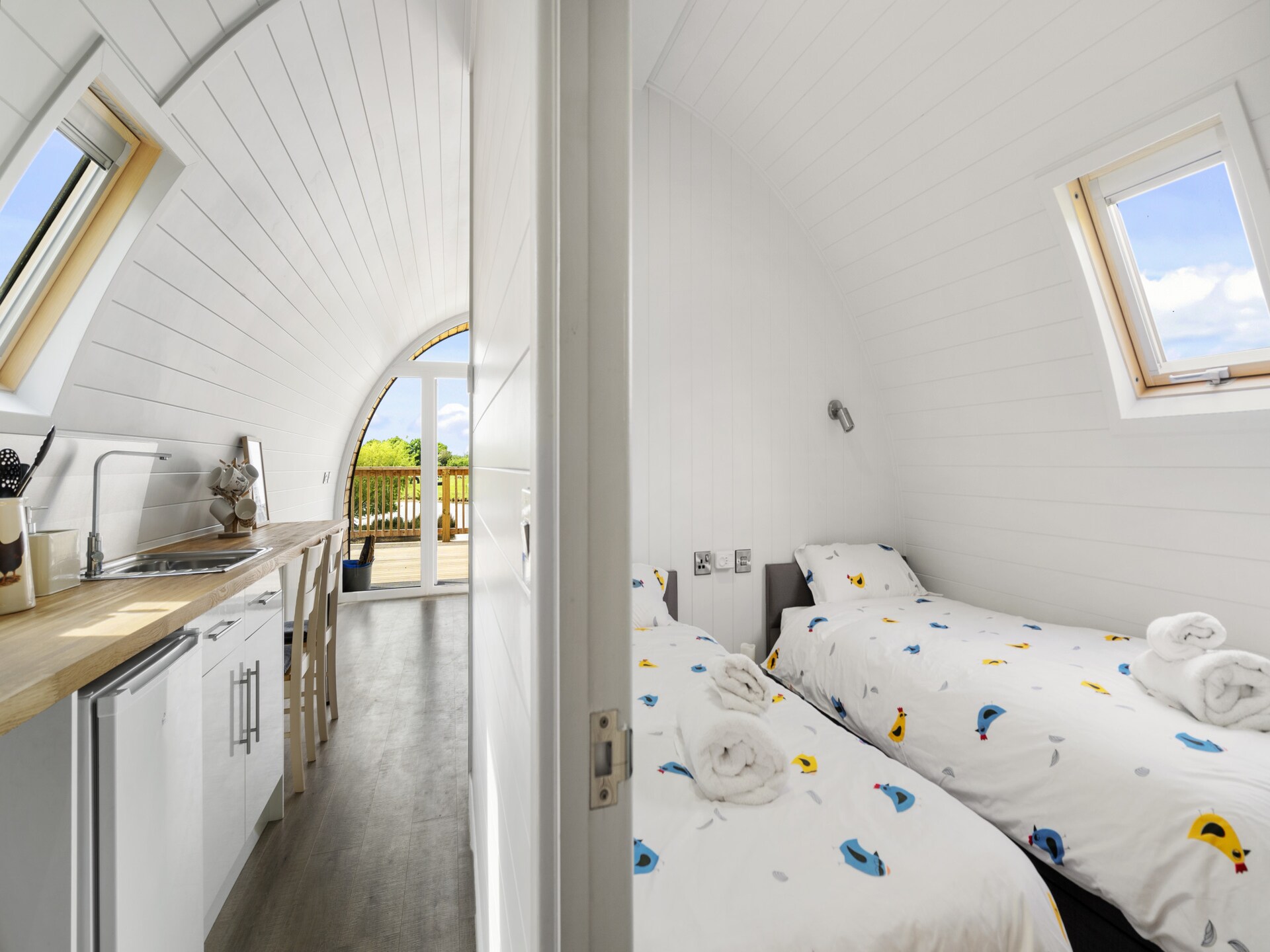 Knus chalet aan het water met hottub en uitzicht op het meer bij Hertford - foto 9