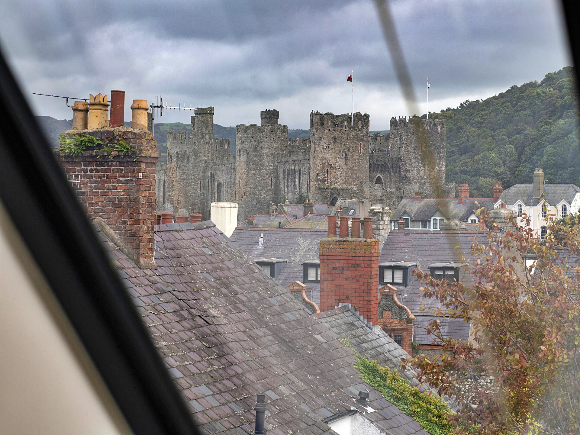15e-eeuws landhuis in Conwy met uitzicht op het kasteel en zonnige tuin - foto 20