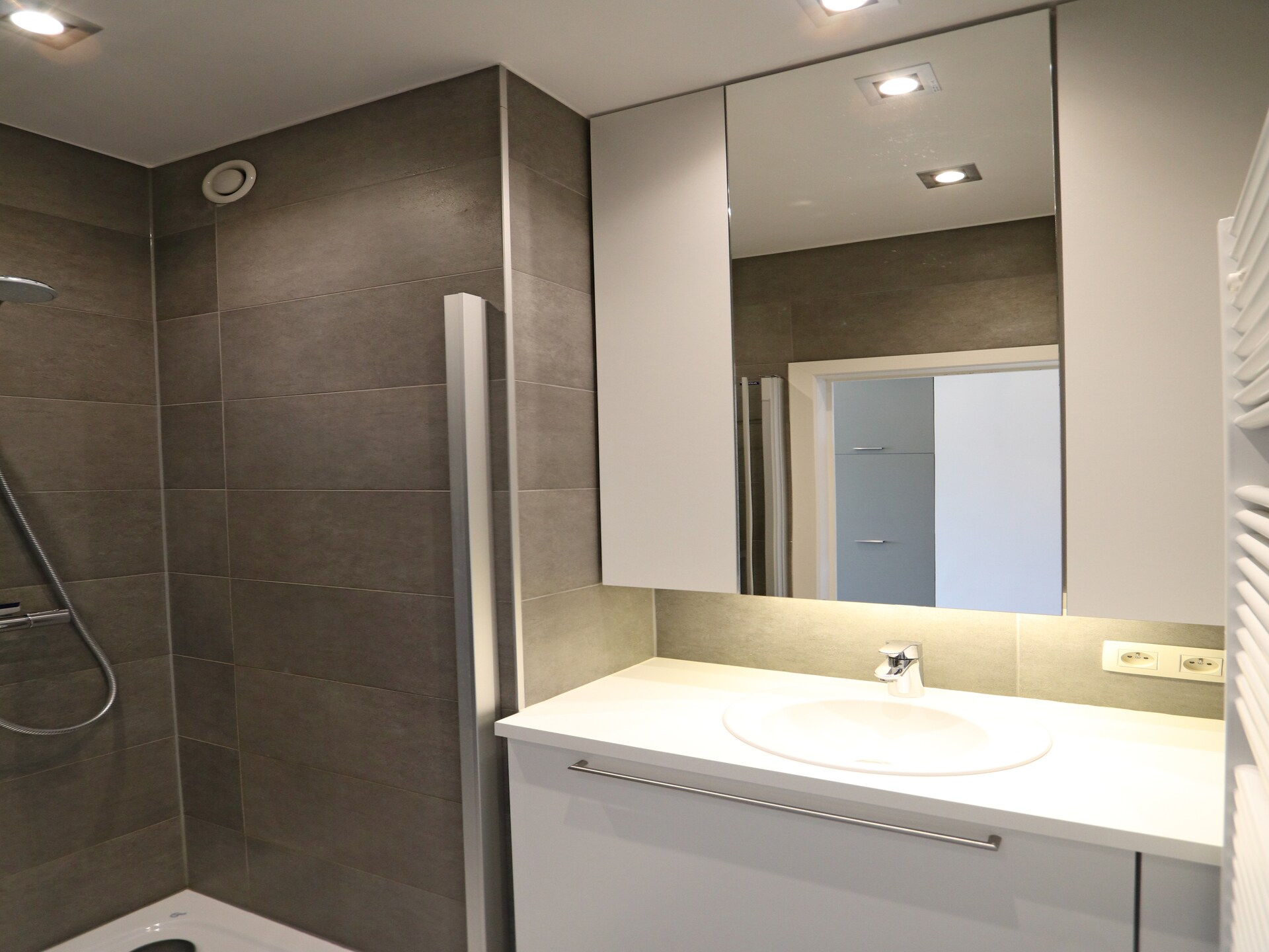 Stijlvol appartement in Het Zoute met panoramisch zee- en Zwinzicht - foto 11
