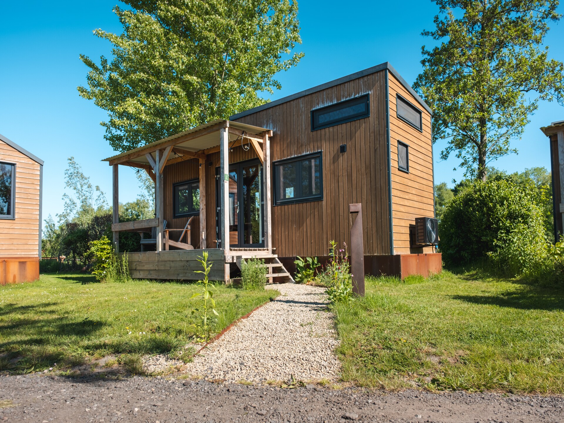 Unieke groepsaccommodatie met 5 Tiny Greenhouses in Friesland - foto 4