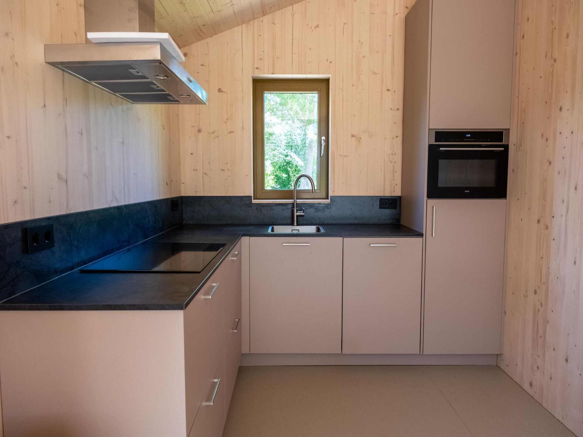 Groepsruimte met 4 greenhouses voor 16 personen in Friesland - foto 15
