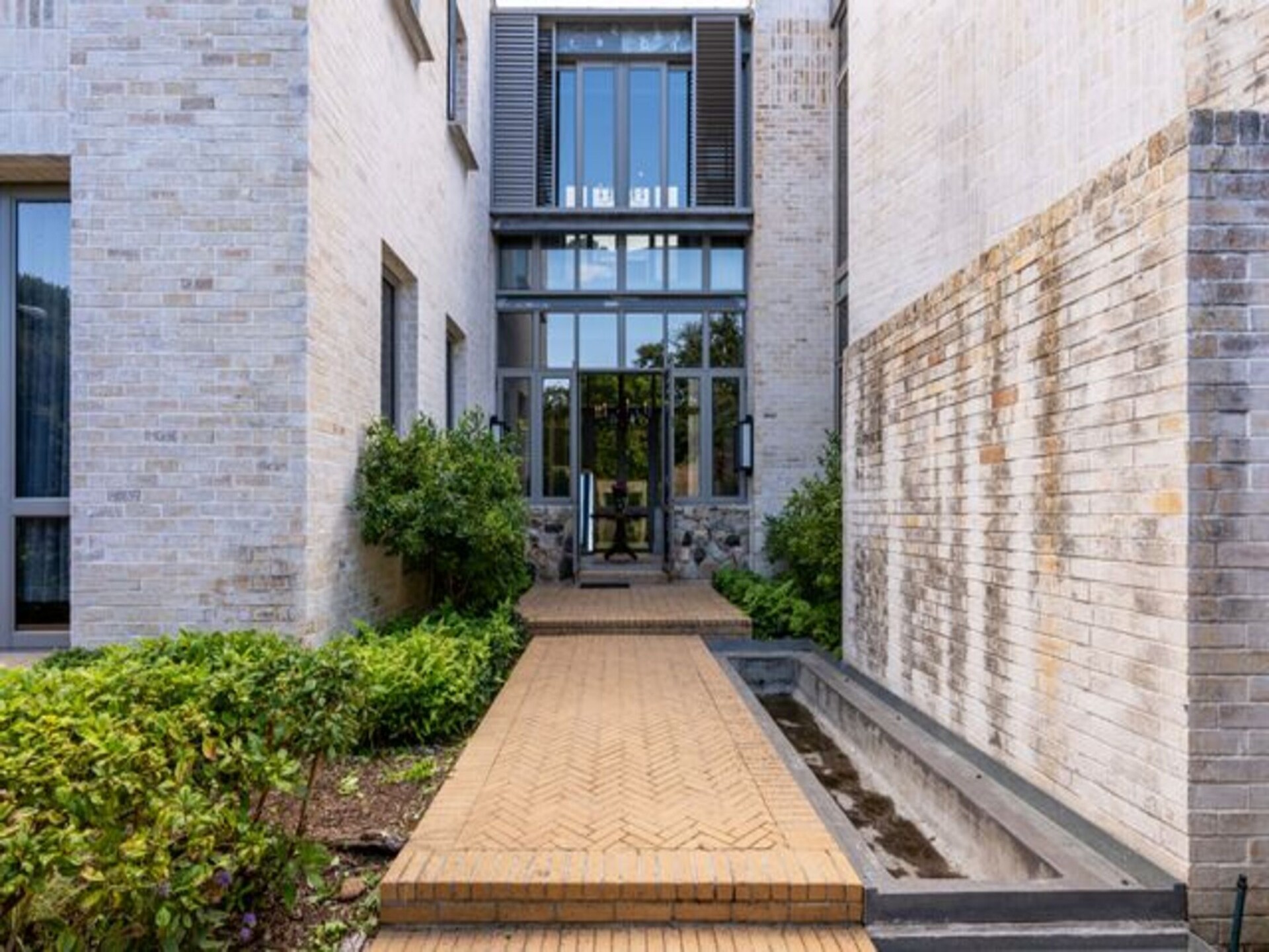 Schitterende 4-slaapkamer villa met zwembad in het prestigieuze Bishopscourt, Kaapstad - foto 8
