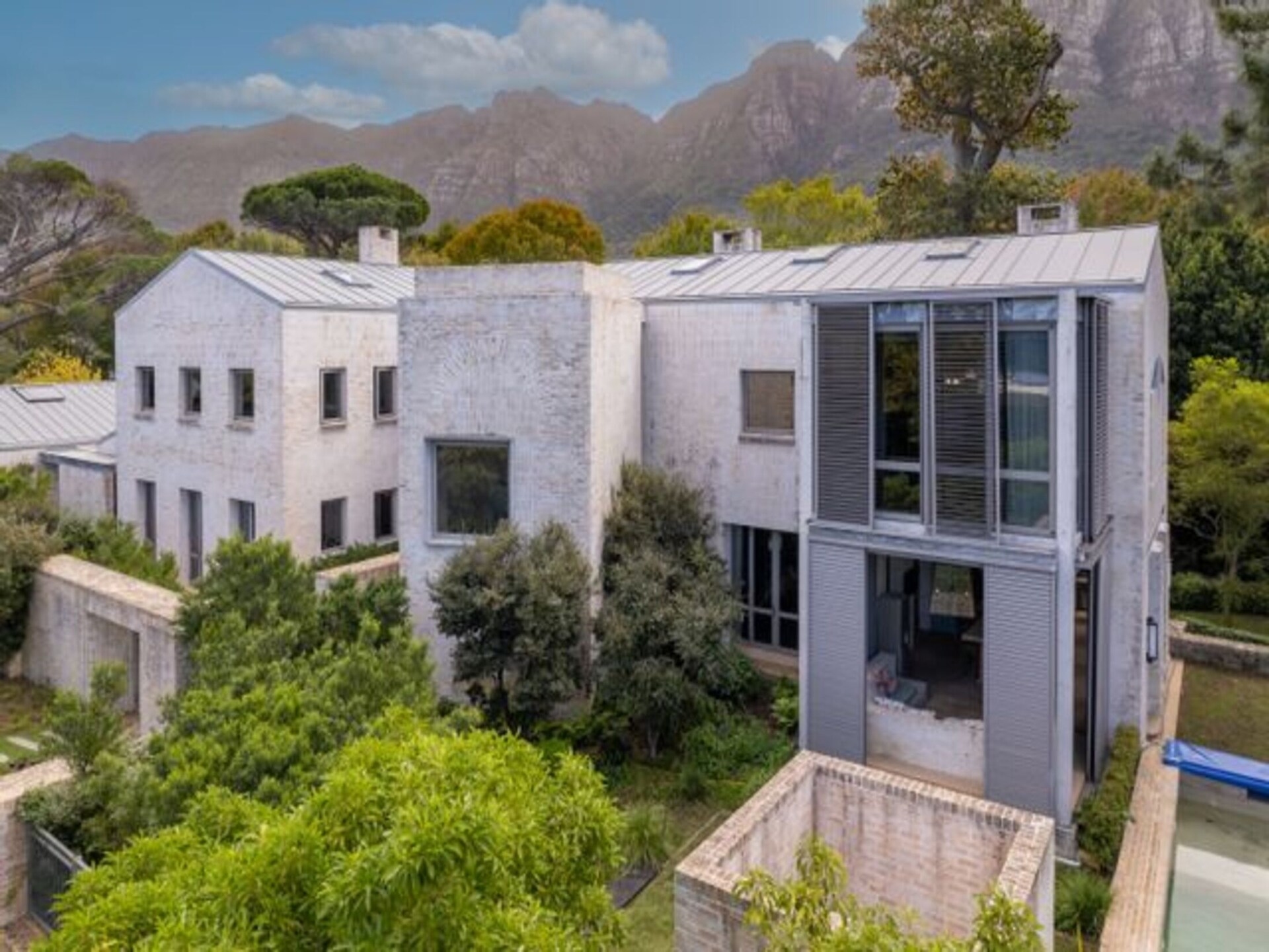 Schitterende 4-slaapkamer villa met zwembad in het prestigieuze Bishopscourt, Kaapstad - foto 7