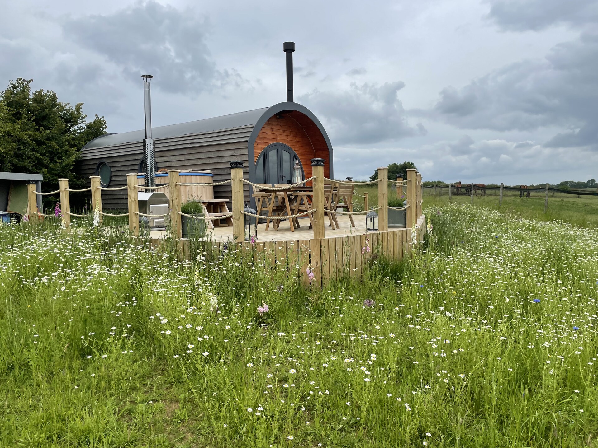 Luxe houtgestookte hot tub hut op het Oxfordshire platteland bij Banbury - foto 2
