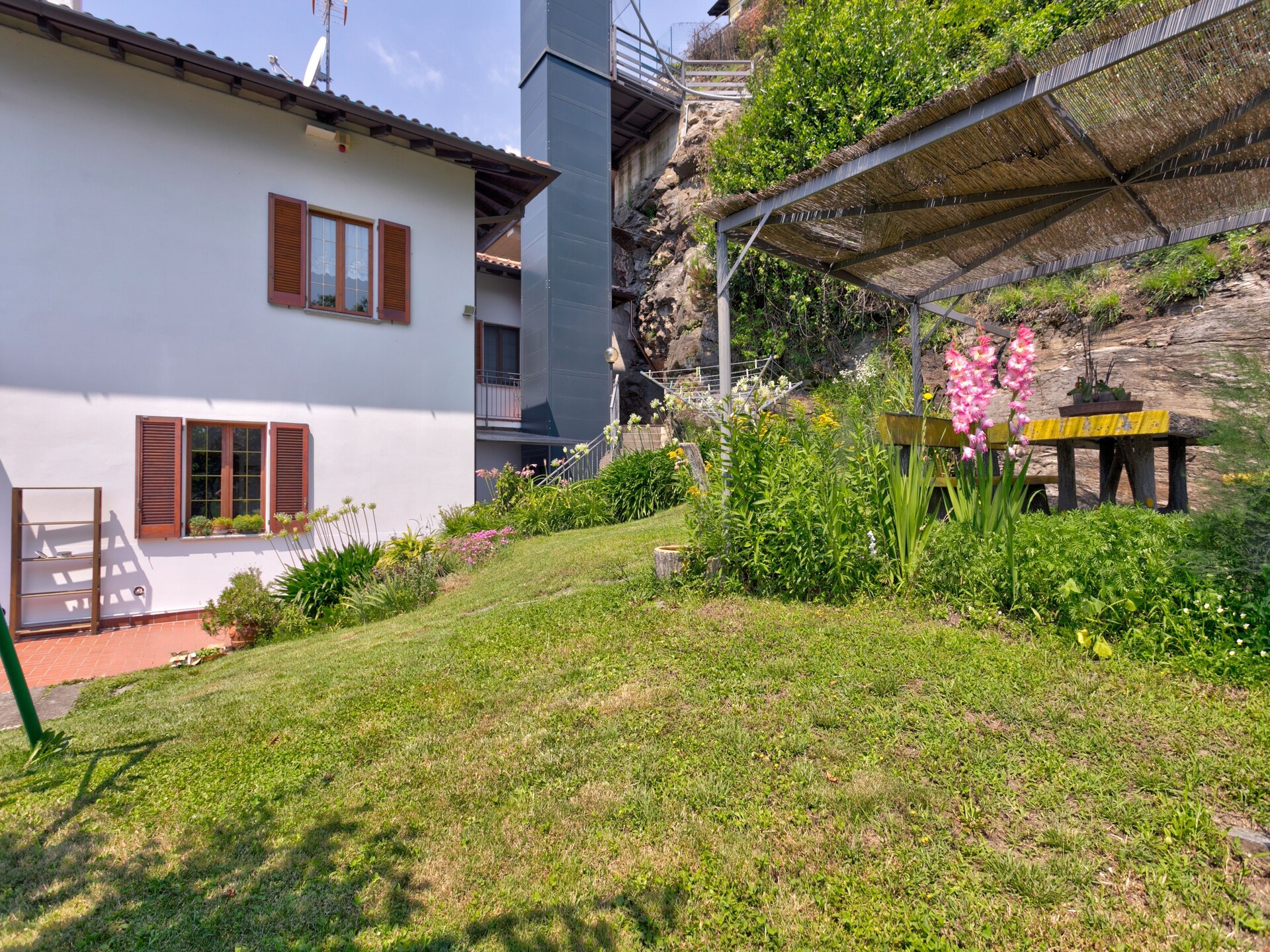 Panoramisch appartement aan het Comomeer met zwembad en tuin in Gravedona - foto 28