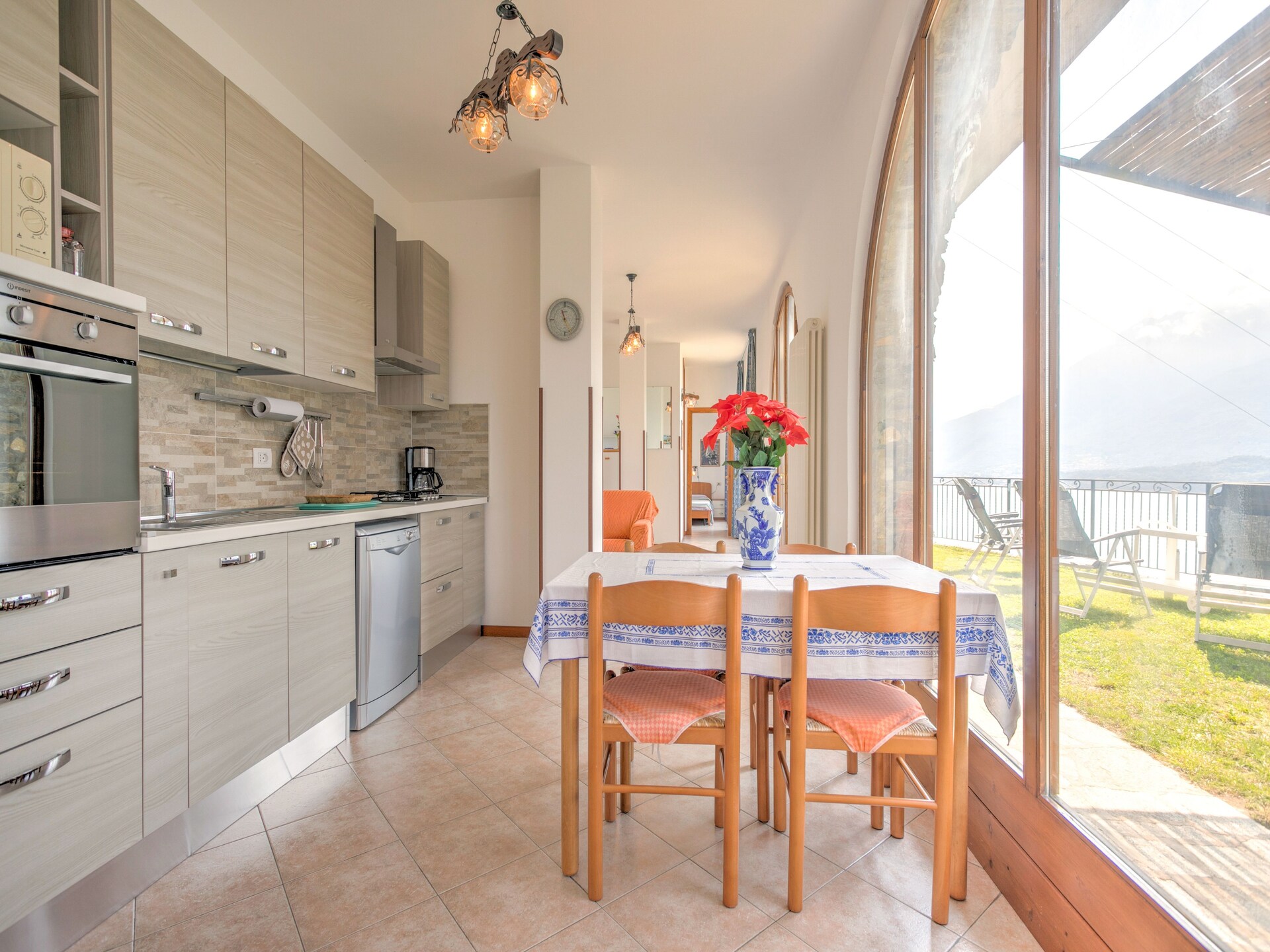 Panoramisch appartement aan het Comomeer met zwembad en tuin in Gravedona - foto 3