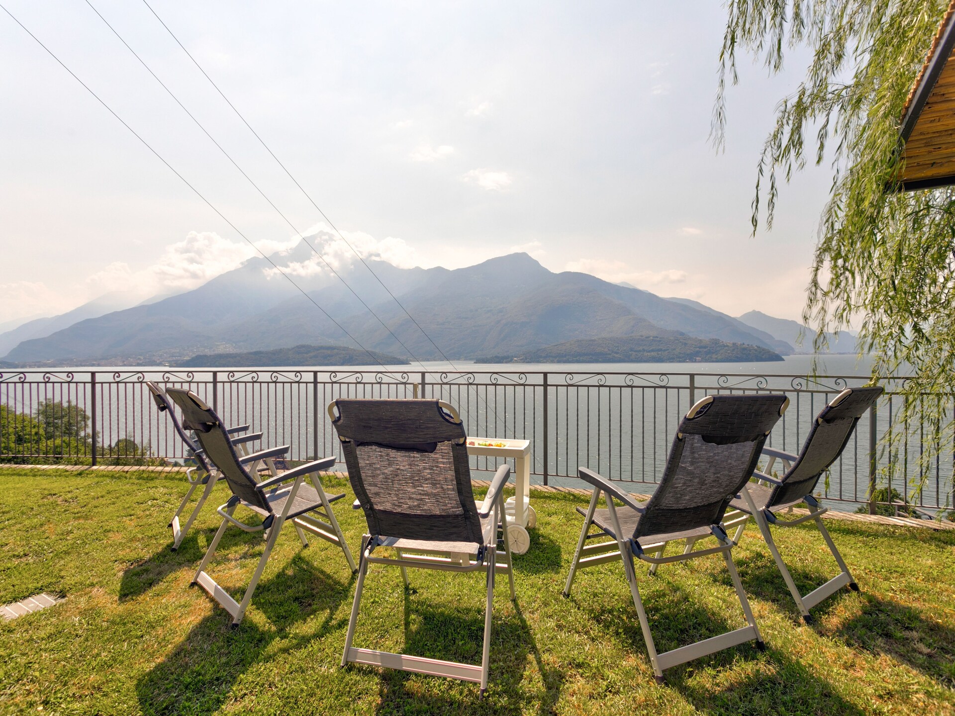 Panoramisch appartement aan het Comomeer met zwembad en tuin in Gravedona - foto 23