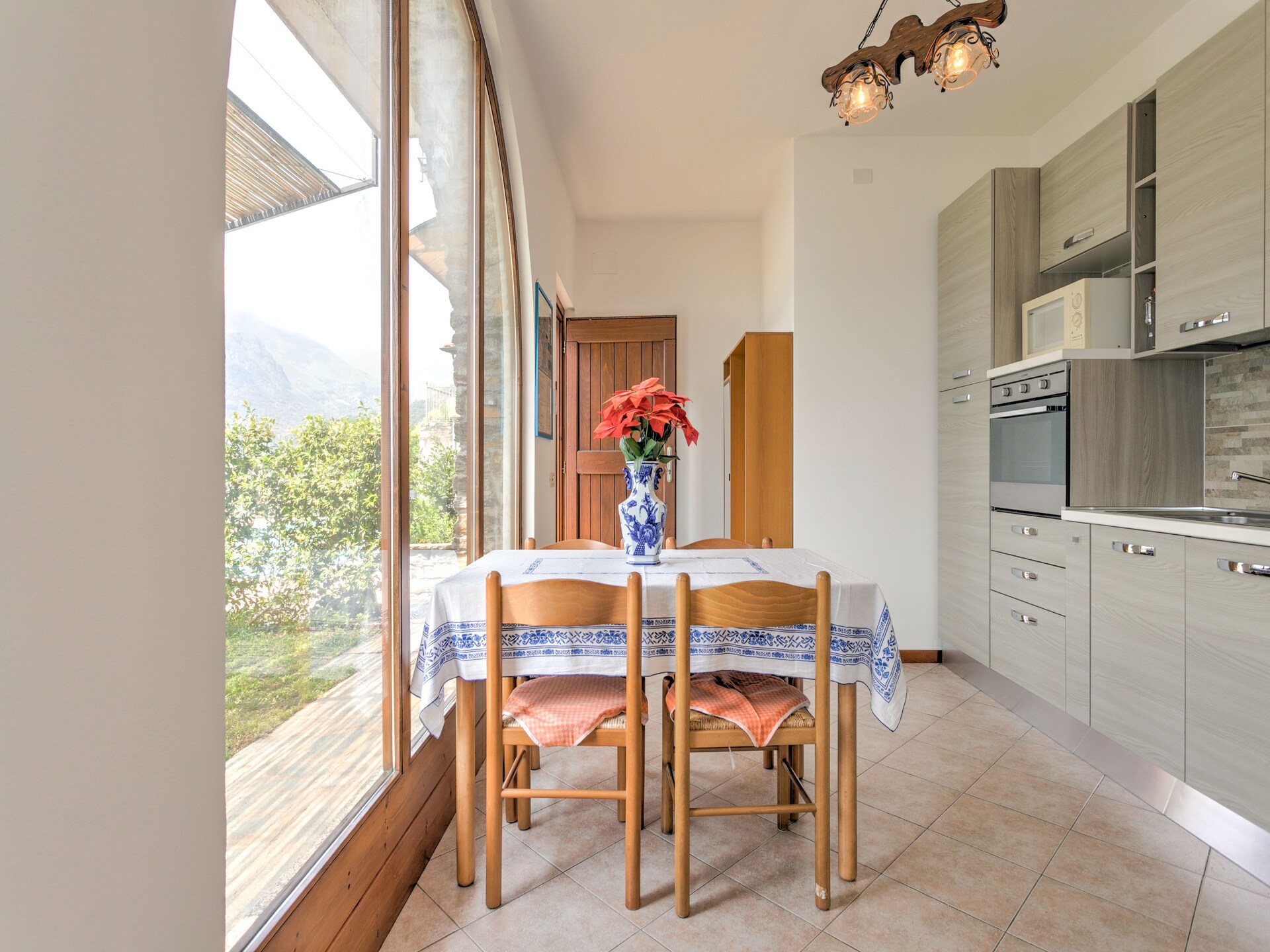 Panoramisch appartement aan het Comomeer met zwembad en tuin in Gravedona - foto 13