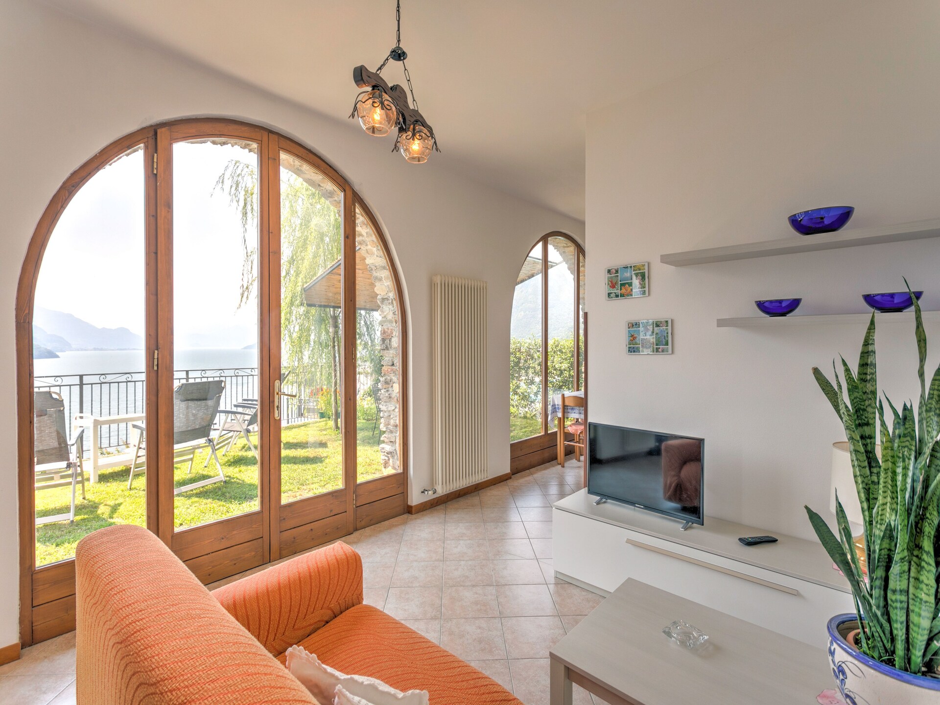 Panoramisch appartement aan het Comomeer met zwembad en tuin in Gravedona - foto 12