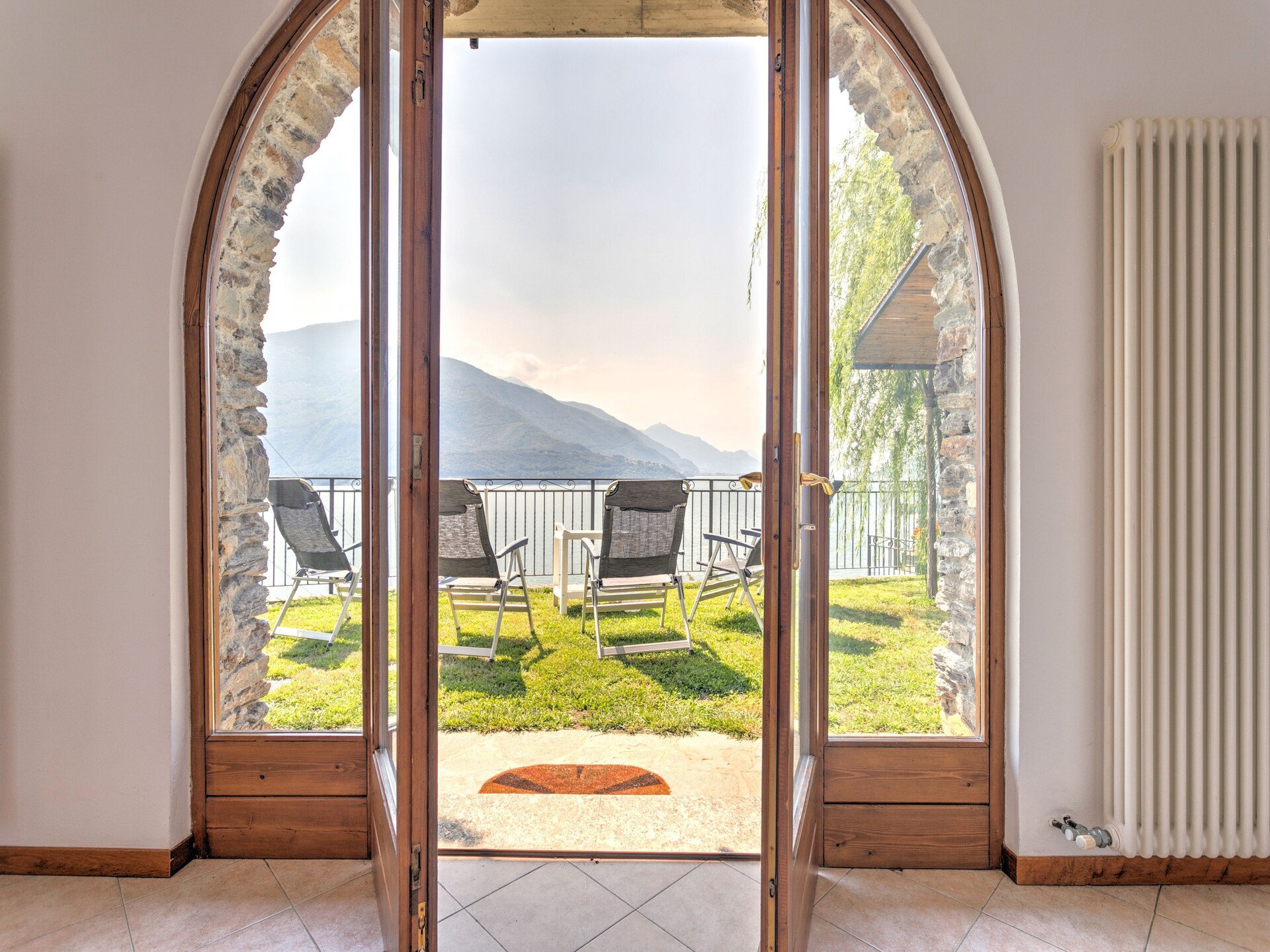 Panoramisch appartement aan het Comomeer met zwembad en tuin in Gravedona - foto 9