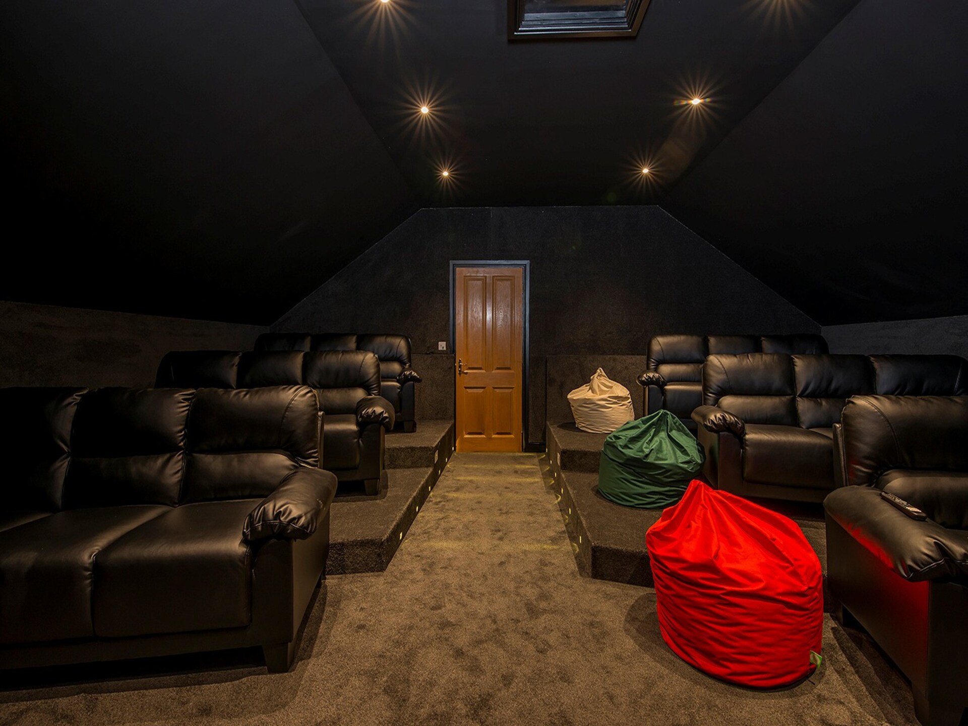 Luxe Georgisch landhuis met zwembad, sauna & privébioscoop voor 24 personen in Carmarthen - foto 71