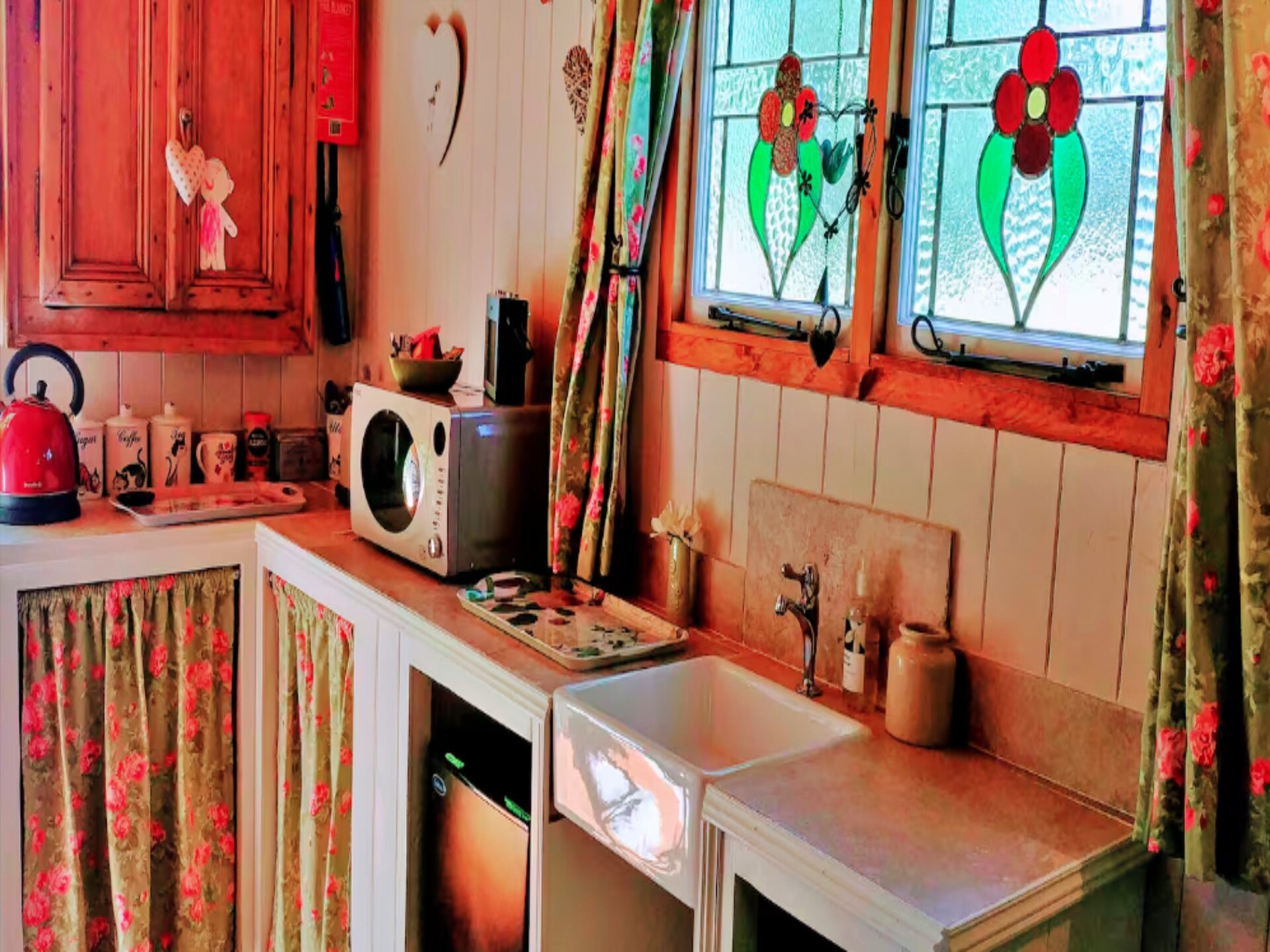 Romantische Shepherd's Hut voor 4 op Hilltop Farm bij Romsey en New Forest - foto 1
