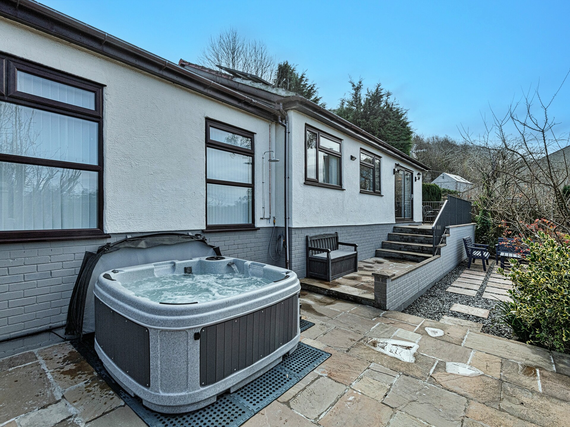 Bungalow met hottub, tuin en uitzicht op de bergen bij Dyserth - foto 7