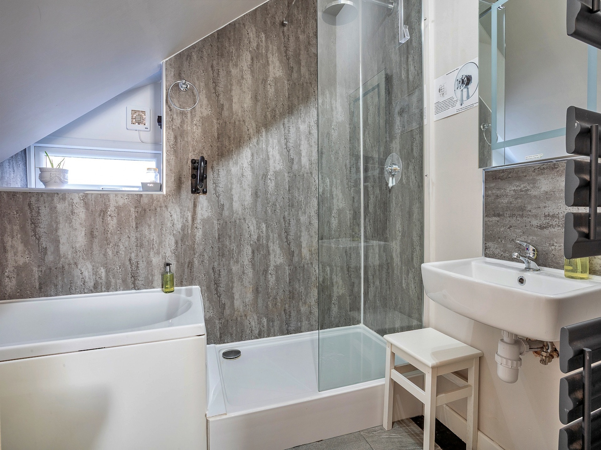 Luxe appartement aan zee in hartje Beaumaris, vlakbij kasteel en Snowdonia - foto 13