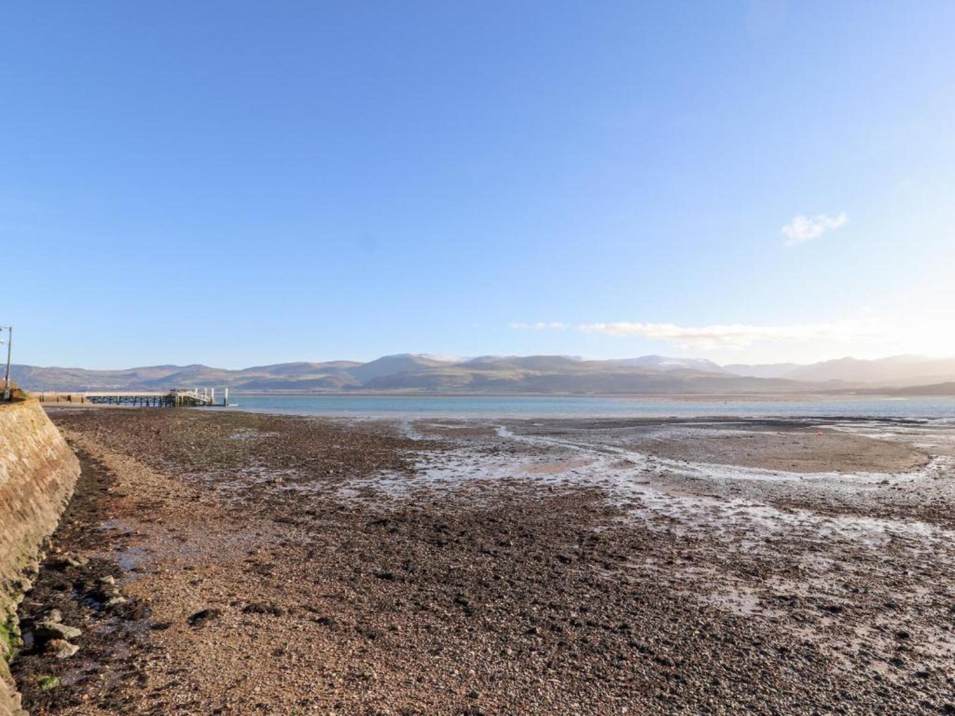 Luxe appartement aan zee in hartje Beaumaris, vlakbij kasteel en Snowdonia - foto 19