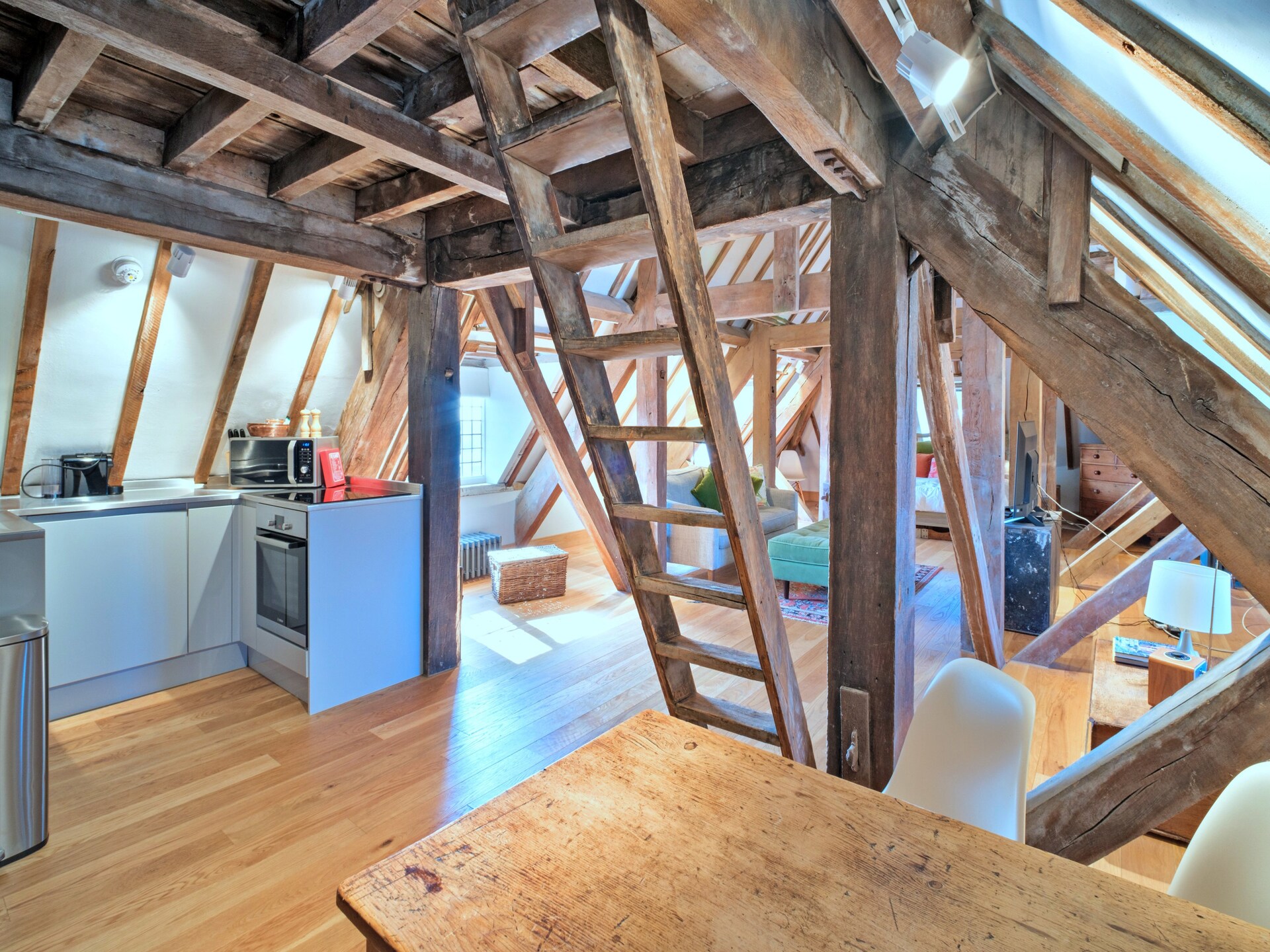 Sfeervol loftappartement in historisch stadhuis aan het marktplein - foto 9