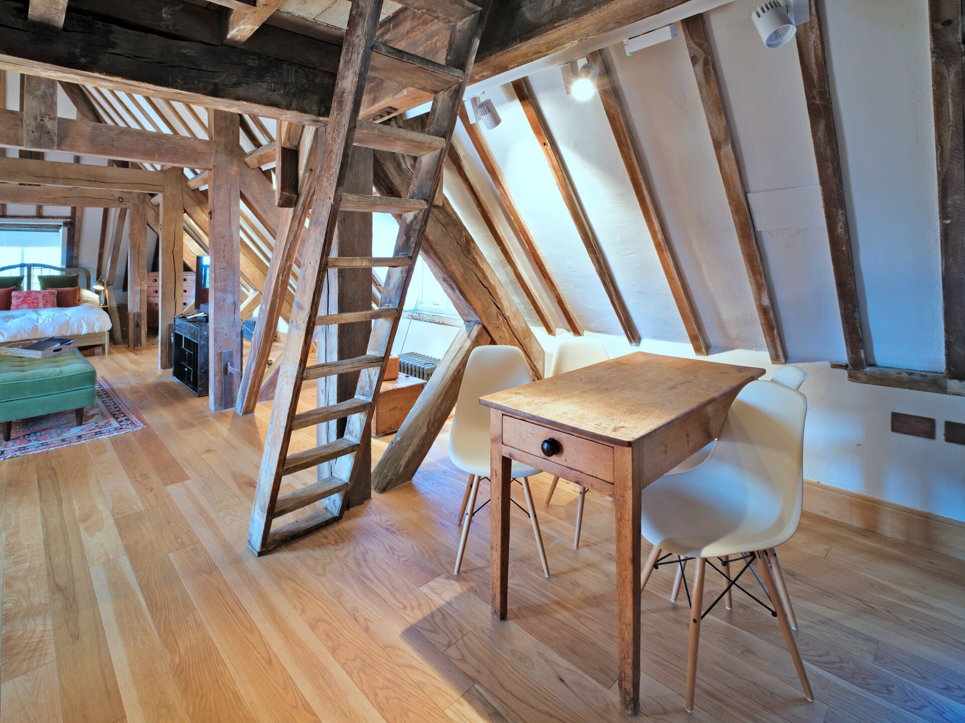 Sfeervol loftappartement in historisch stadhuis aan het marktplein - foto 10