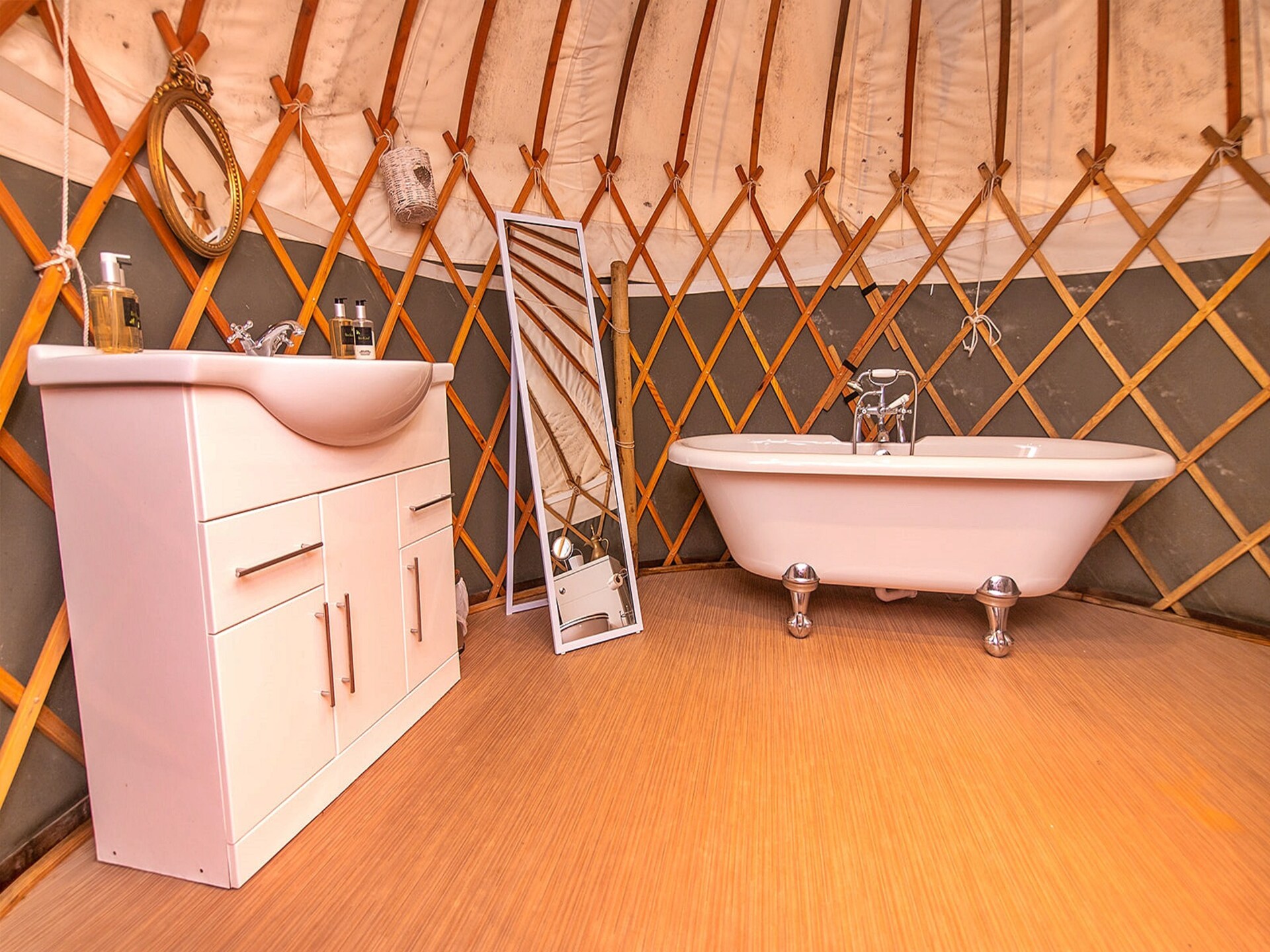 Romantische yurt met hot tub en uitzicht op Gleneagles - foto 9
