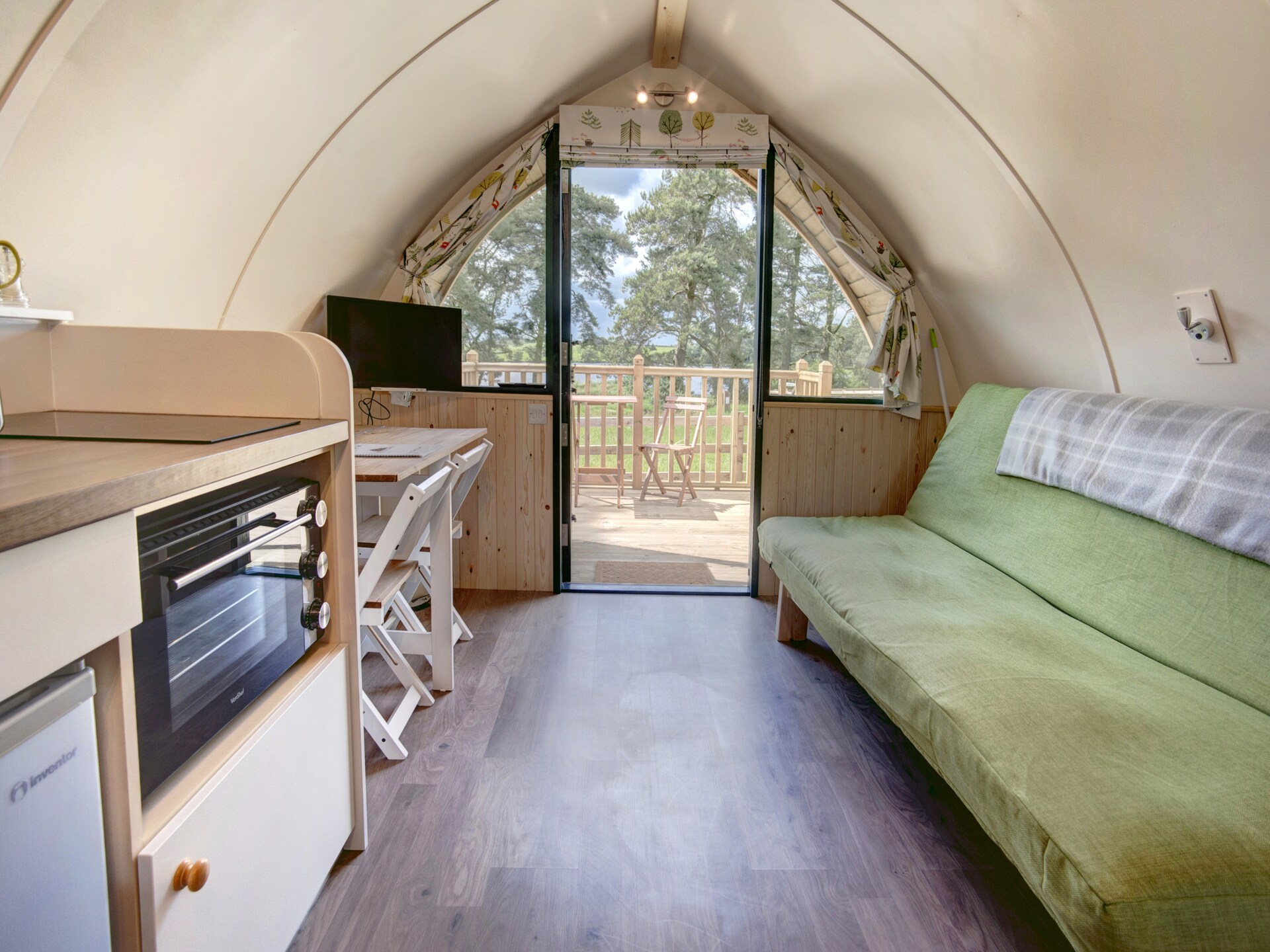 Uniek boot-geïnspireerd chalet aan het meer in Hexham - foto 1