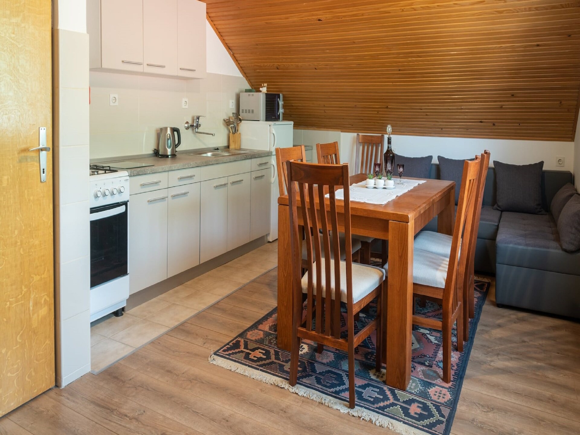 Attic Appartement met Balkon aan het Meer in Lokve - foto 6