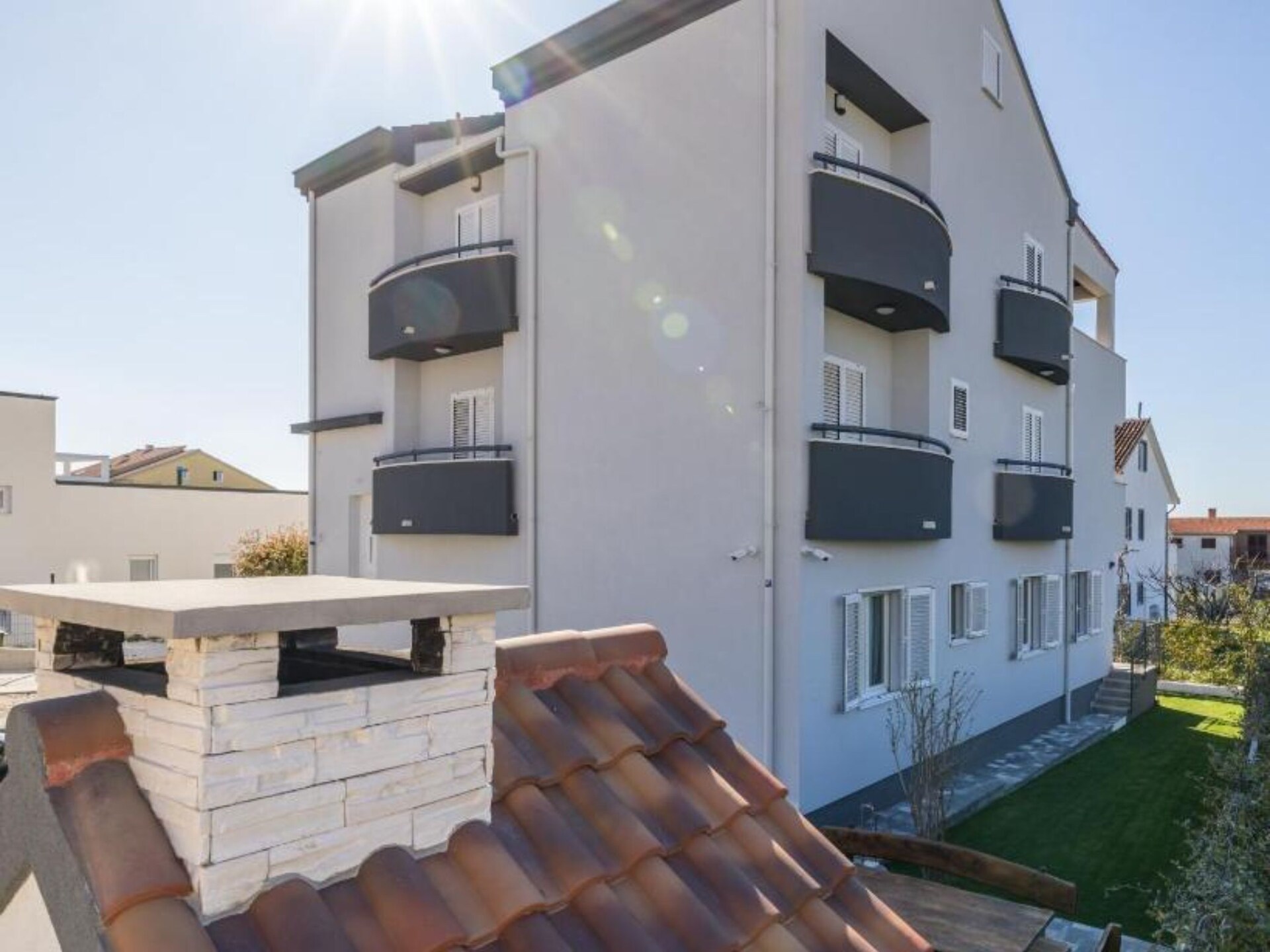 Modern appartement met tuinzicht in Kastel Kambelovac, 600m van strand - foto 14