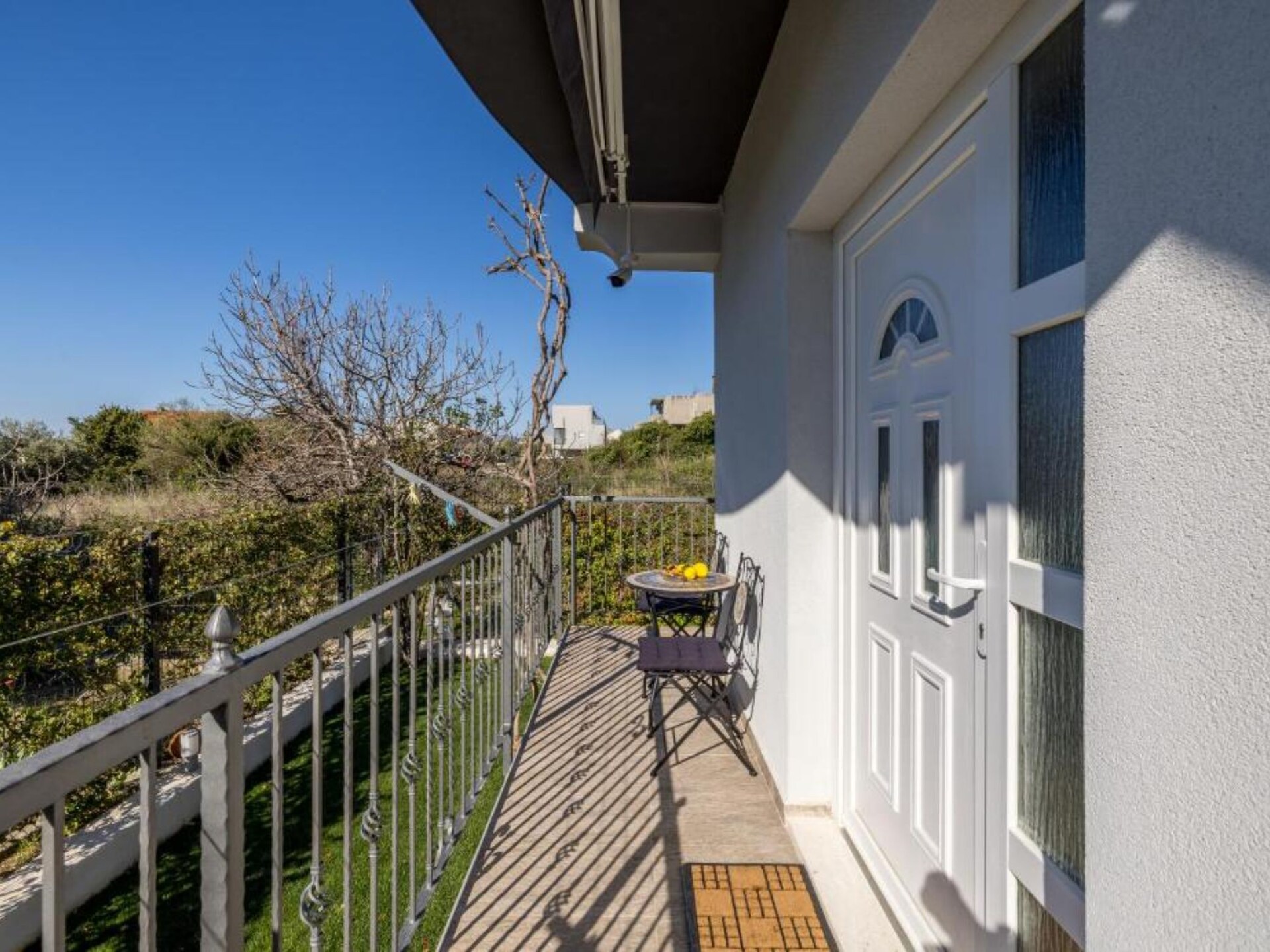 Modern appartement met tuinzicht in Kastel Kambelovac, 600m van strand - foto 6