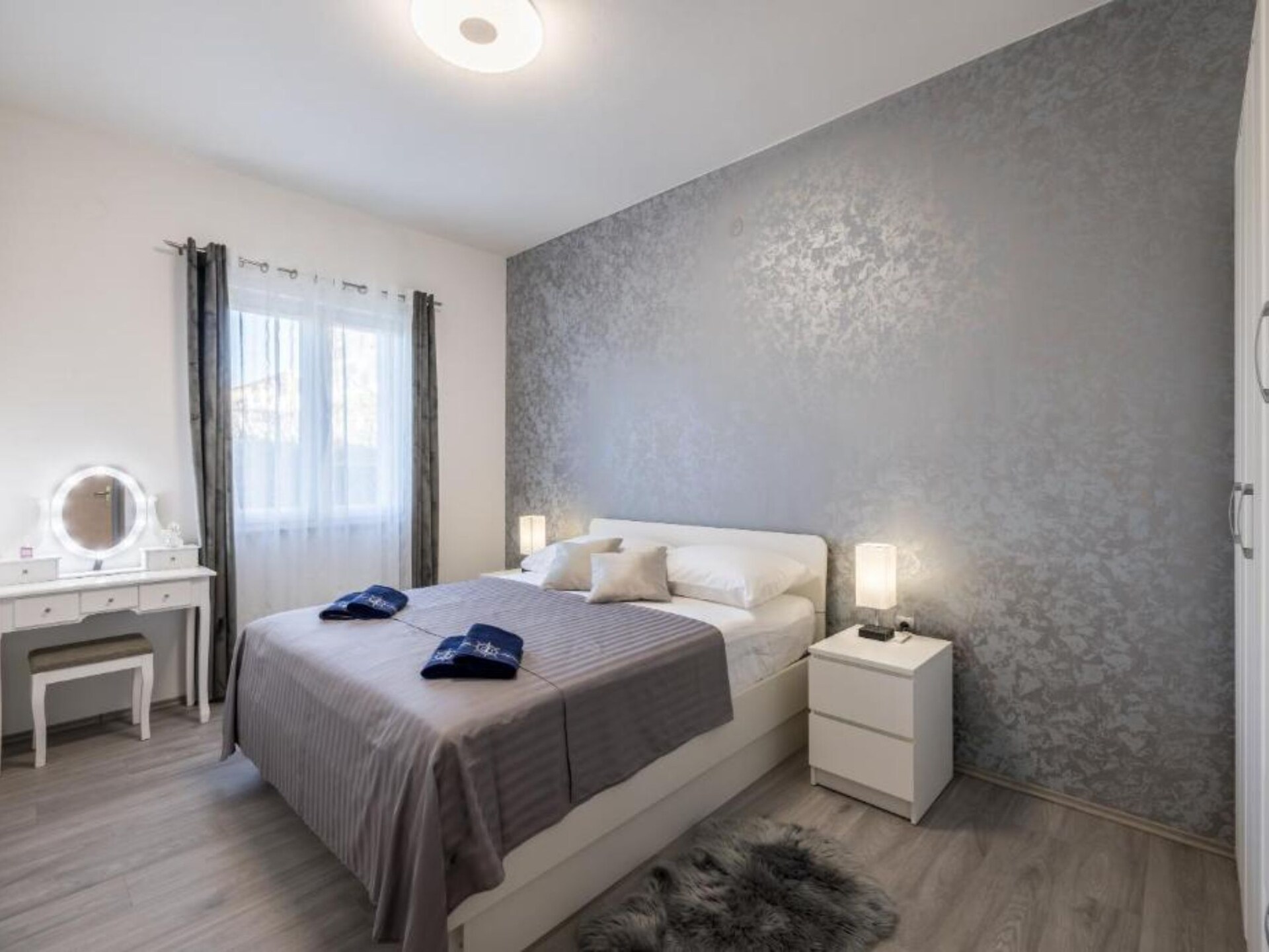 Modern appartement met tuinzicht in Kastel Kambelovac, 600m van strand - foto 1