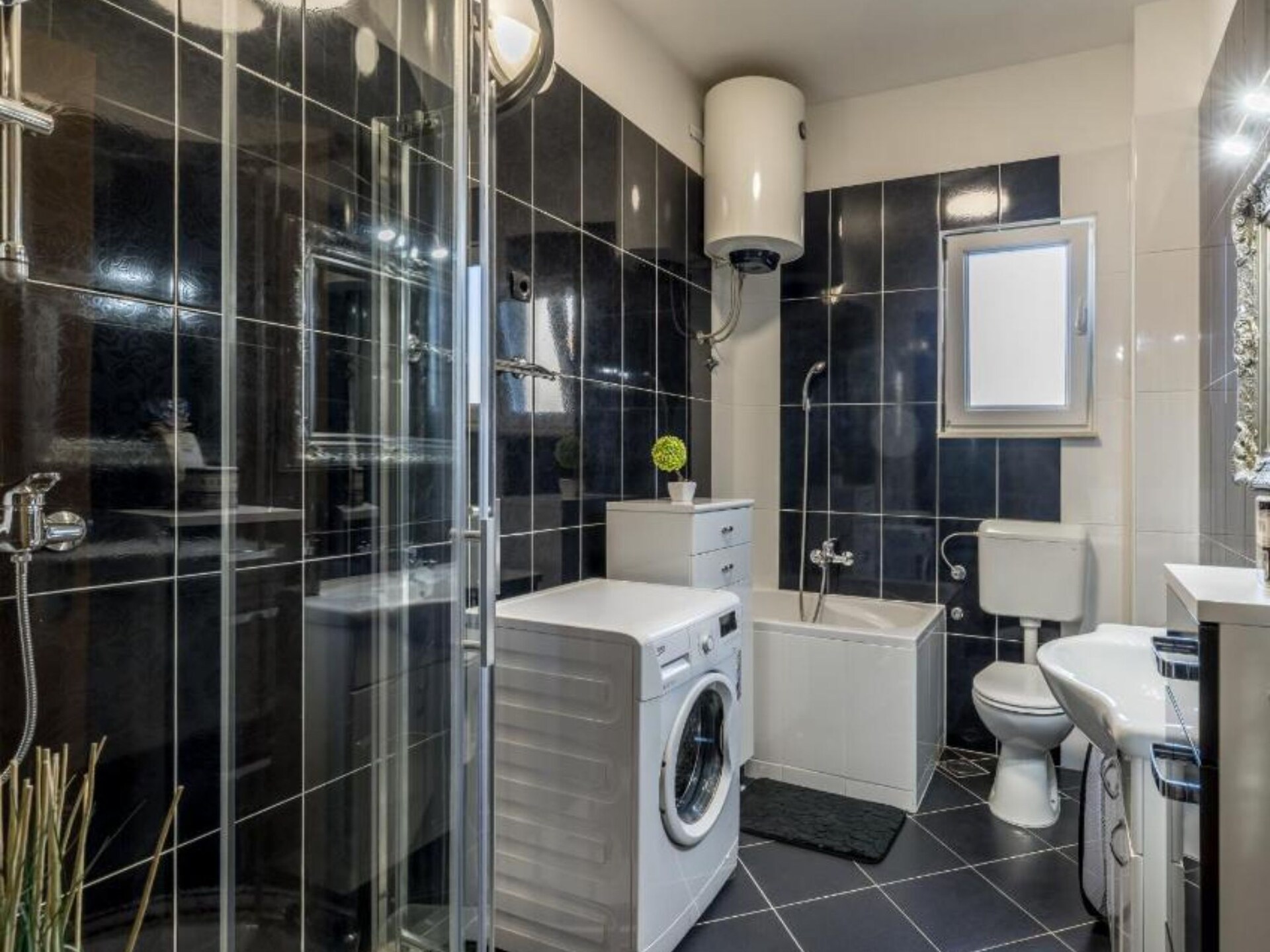 Modern appartement met tuinzicht in Kastel Kambelovac, 600m van strand - foto 4