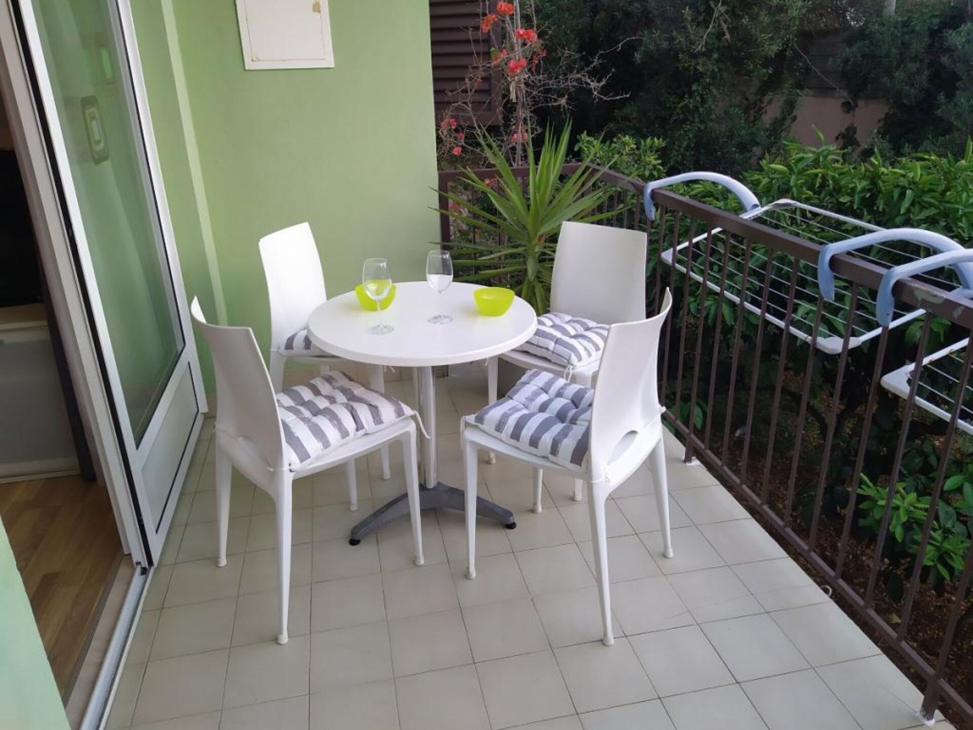 Familie-appartement met balkon op 100 meter van het strand in Podgora - foto 15