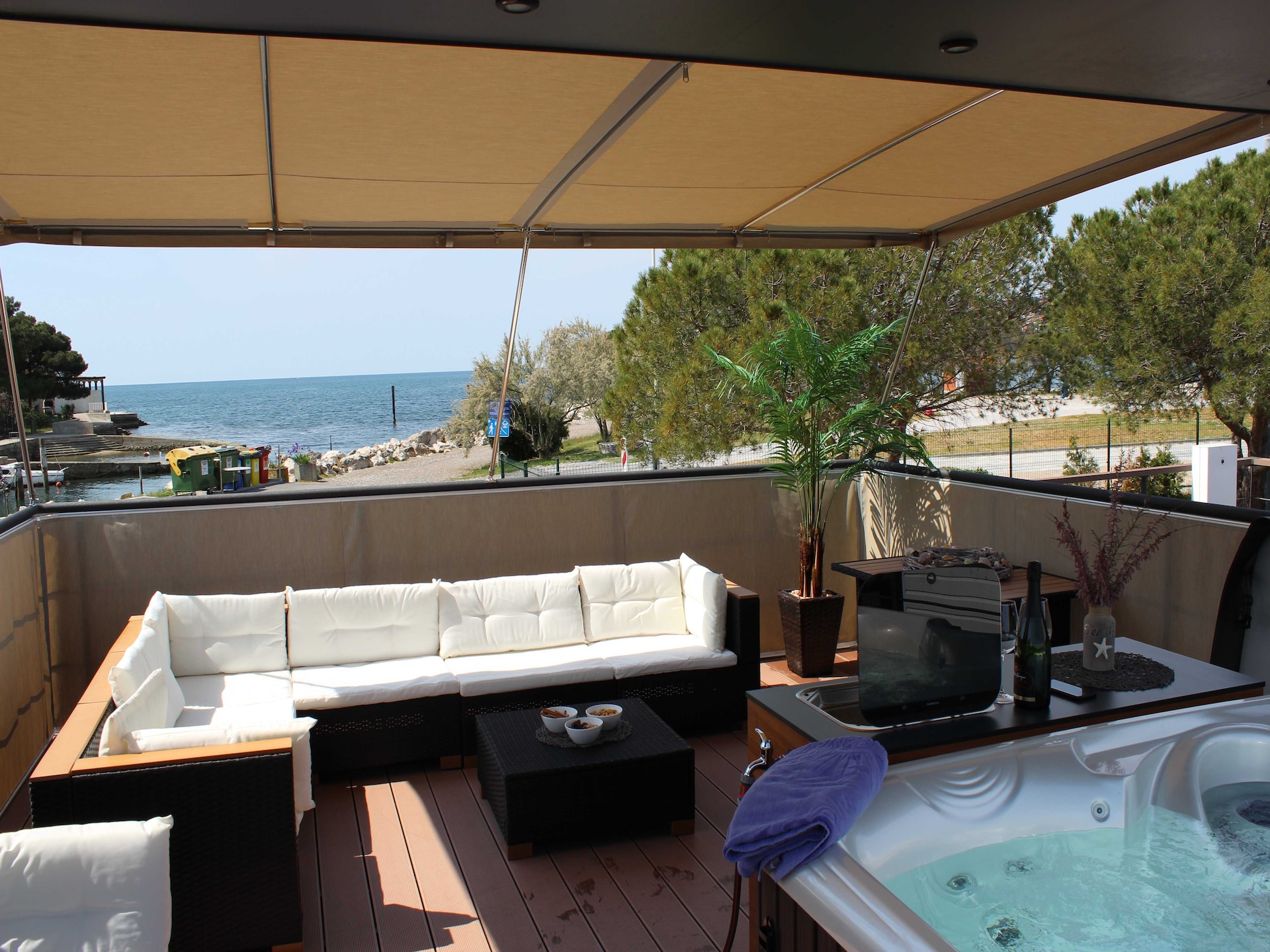 Aan het strand: Uniek drijvend appartement in Portorož - foto 24