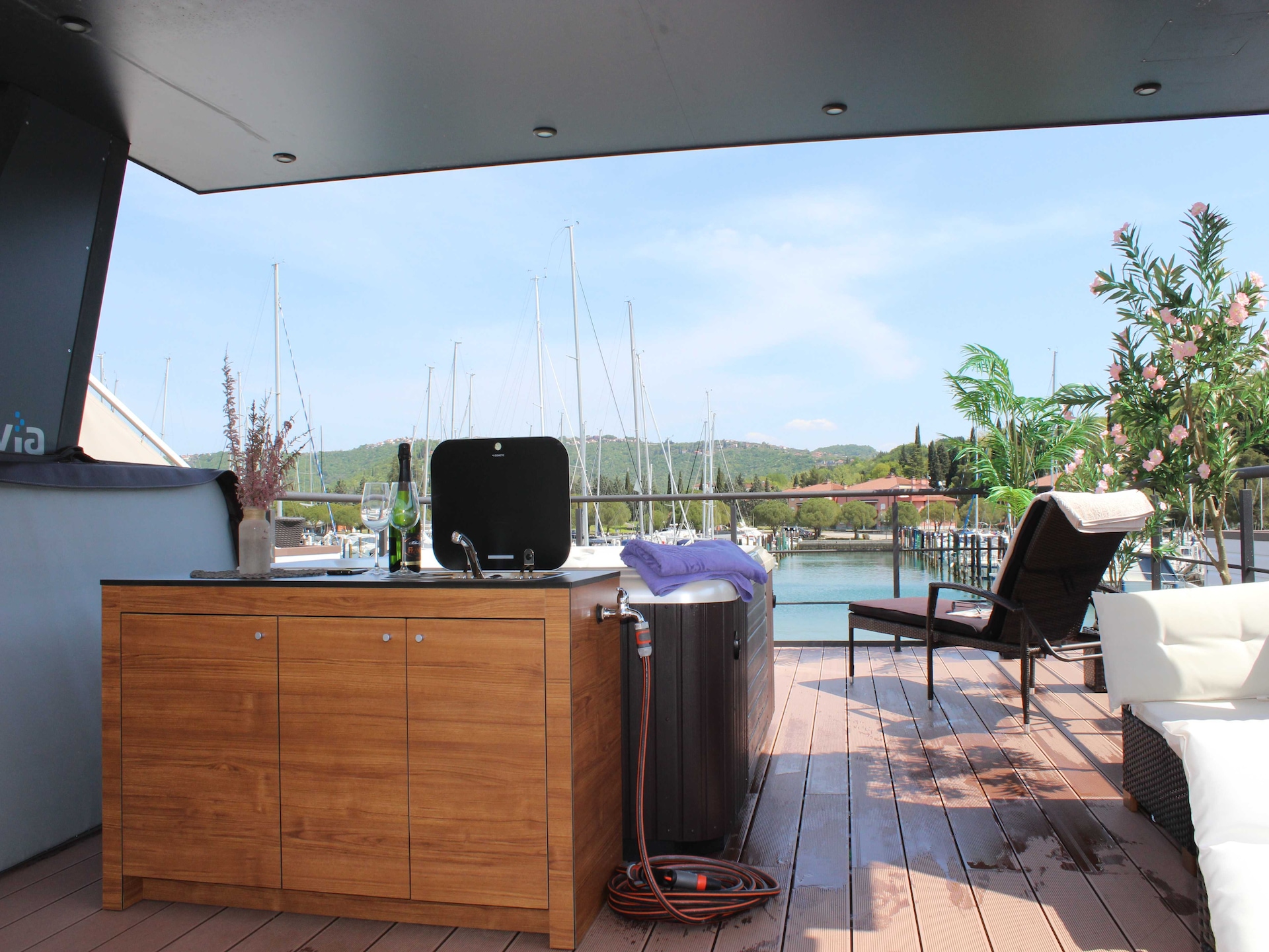 Aan het strand: Uniek drijvend appartement in Portorož - foto 19