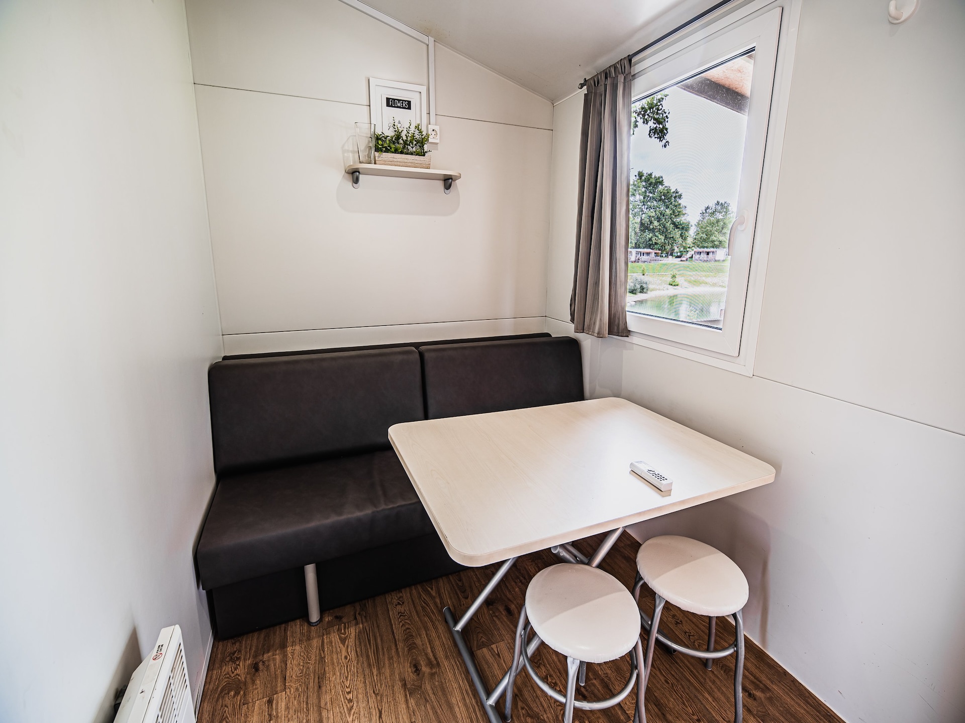 Moderne stacaravan met uitzicht op het meer in Catez ob Savi · 3 pers. - foto 6