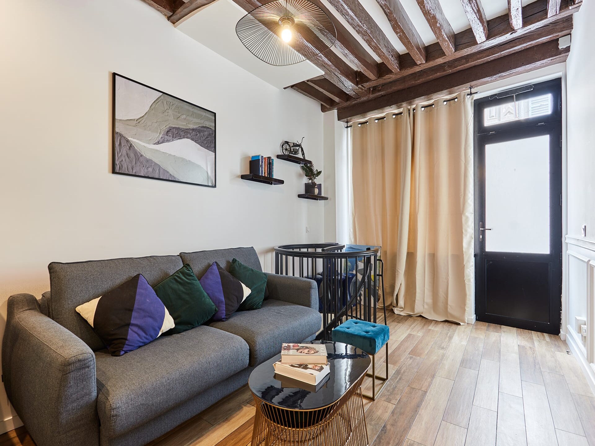 Licht appartement op de begane grond in de levendige 9e arrondissement van Parijs - foto 7