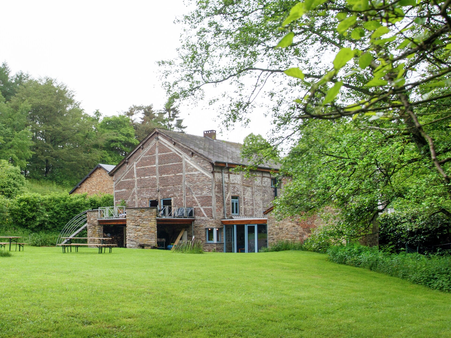 Ruim landhuis voor 16 personen met tuin en open haard in de Ardennen - foto 1