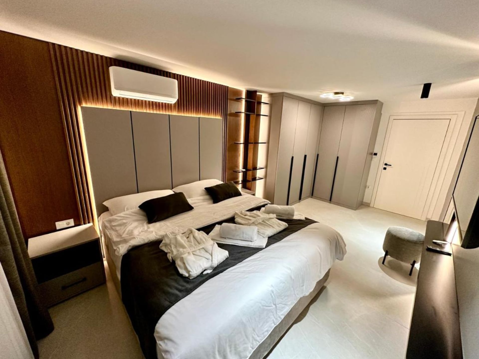 Aan het strand: Luxe appartement met privézwembad in Kozino - foto 20