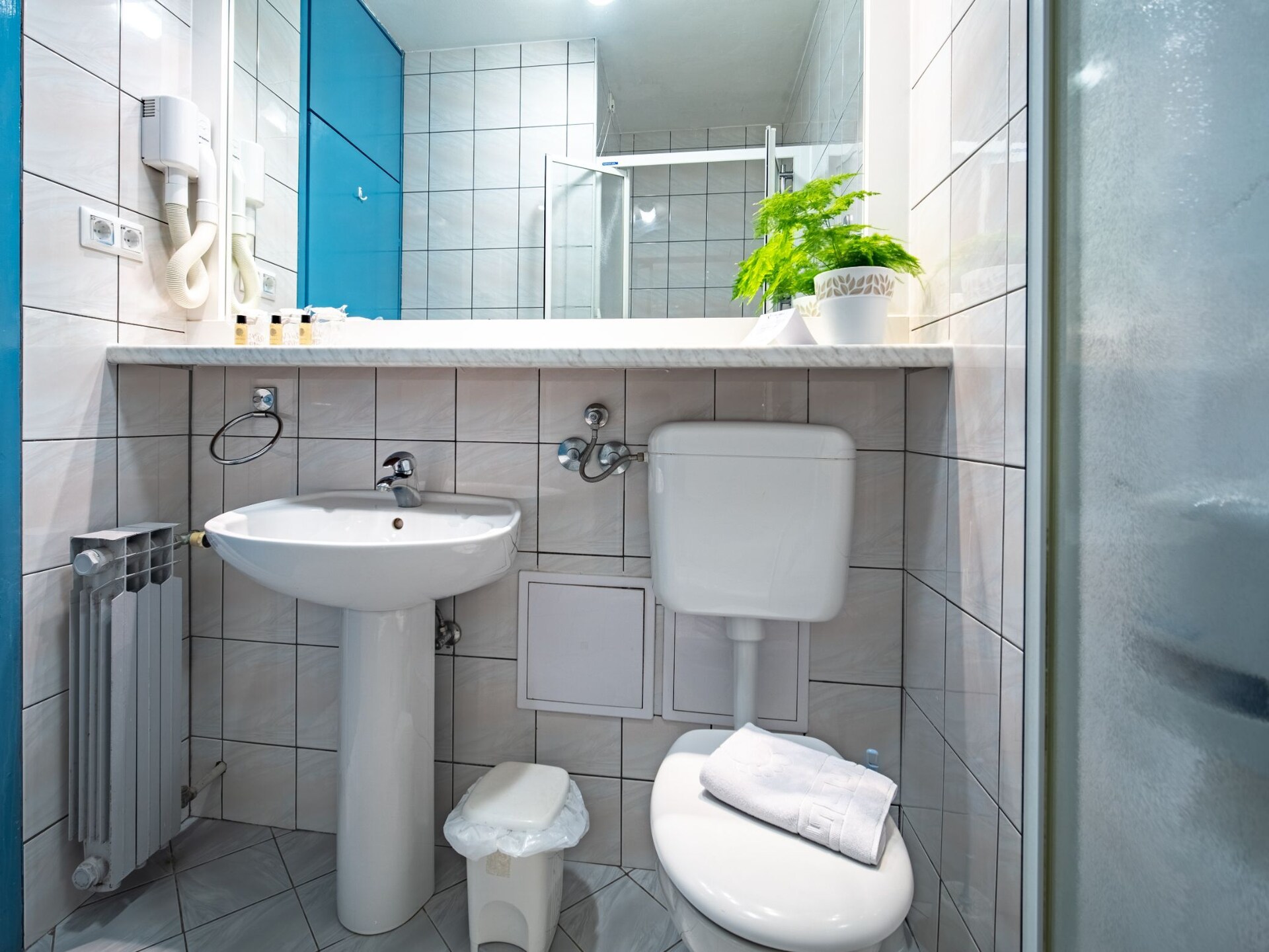Twin Room Park View in Hotel Issa: Uitzicht & Comfort op Vis - foto 14