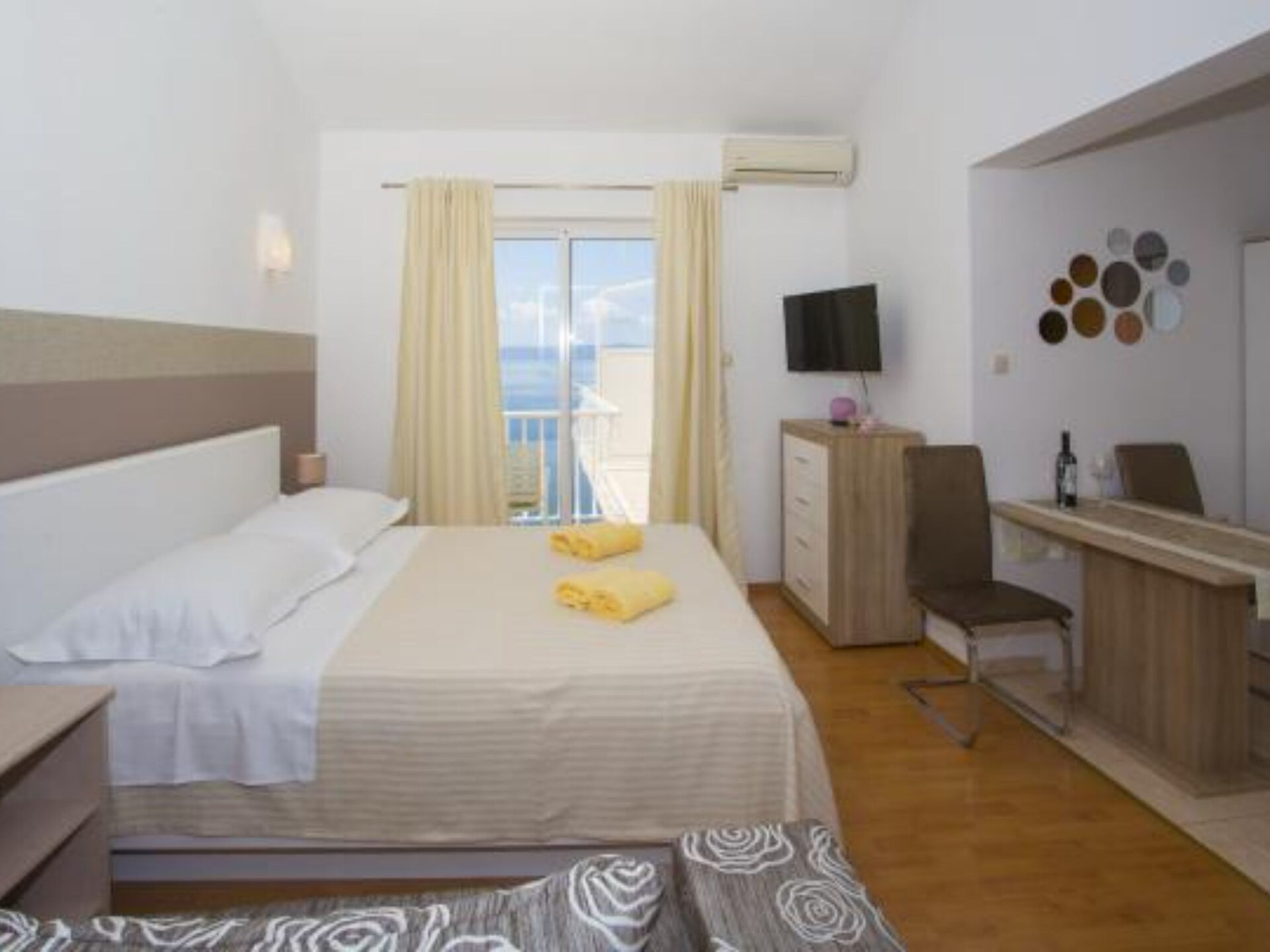 Classic Studio met Zeezicht en Terras op 100m van het Strand in Podgora - foto 3