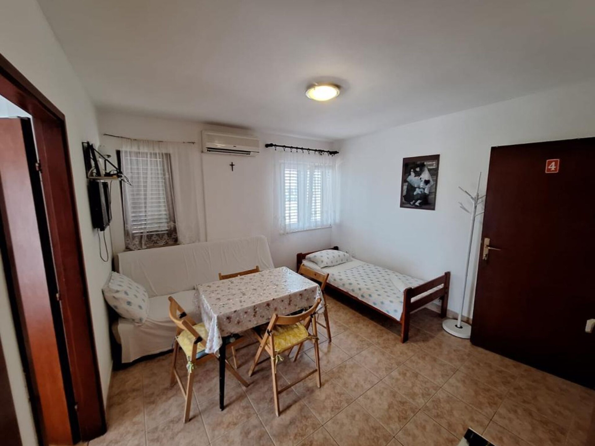 Knus appartement met terras op 300 meter van strand in Biograd - foto 6