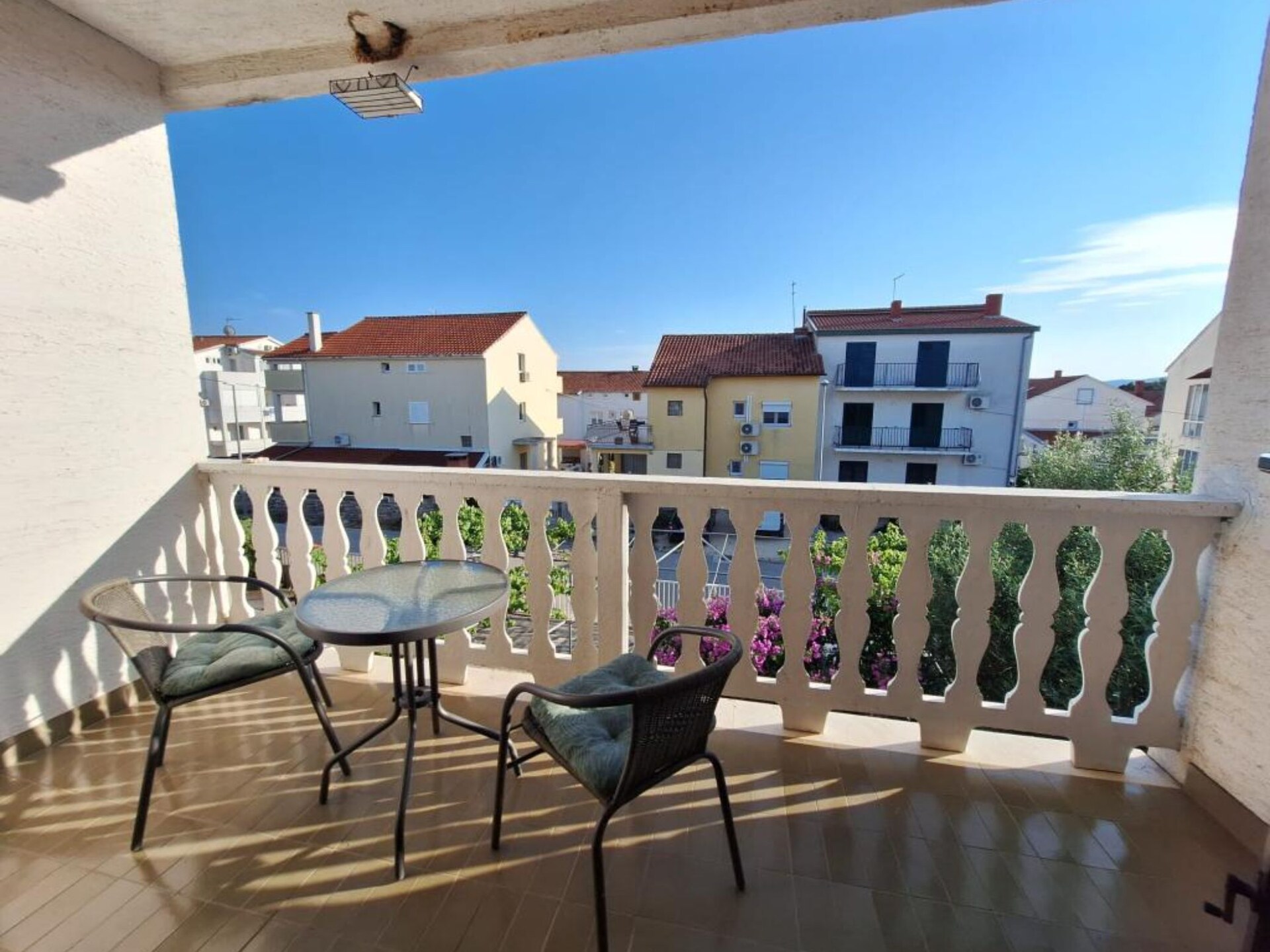 Knus appartement met terras op 300 meter van strand in Biograd - foto 16