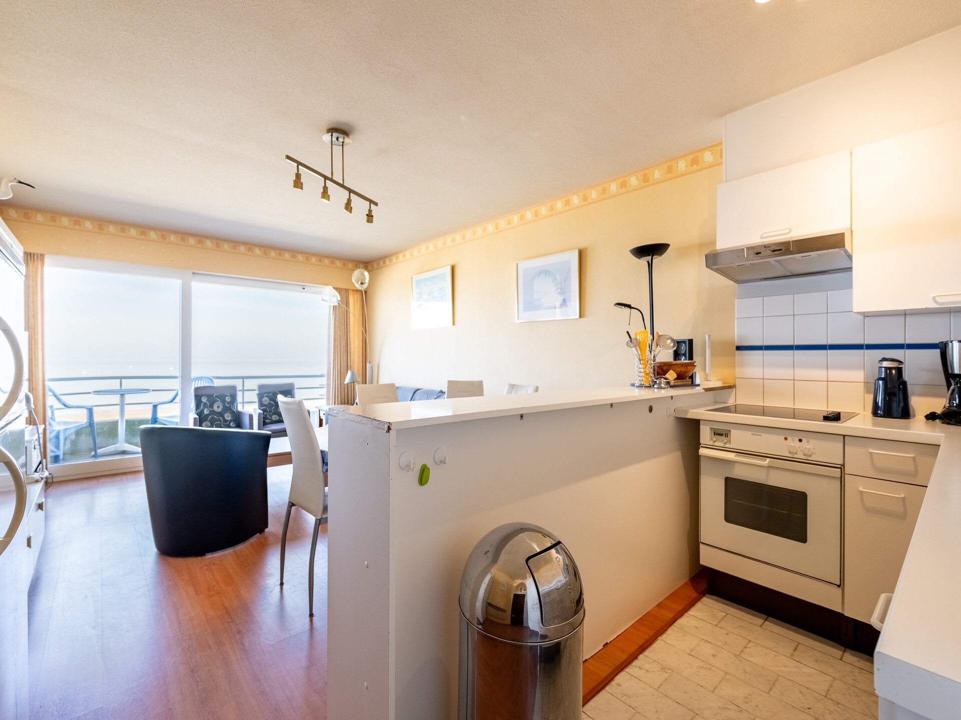 Licht appartement op de 6e verdieping met panoramisch zeezicht en twee terrassen - foto 10