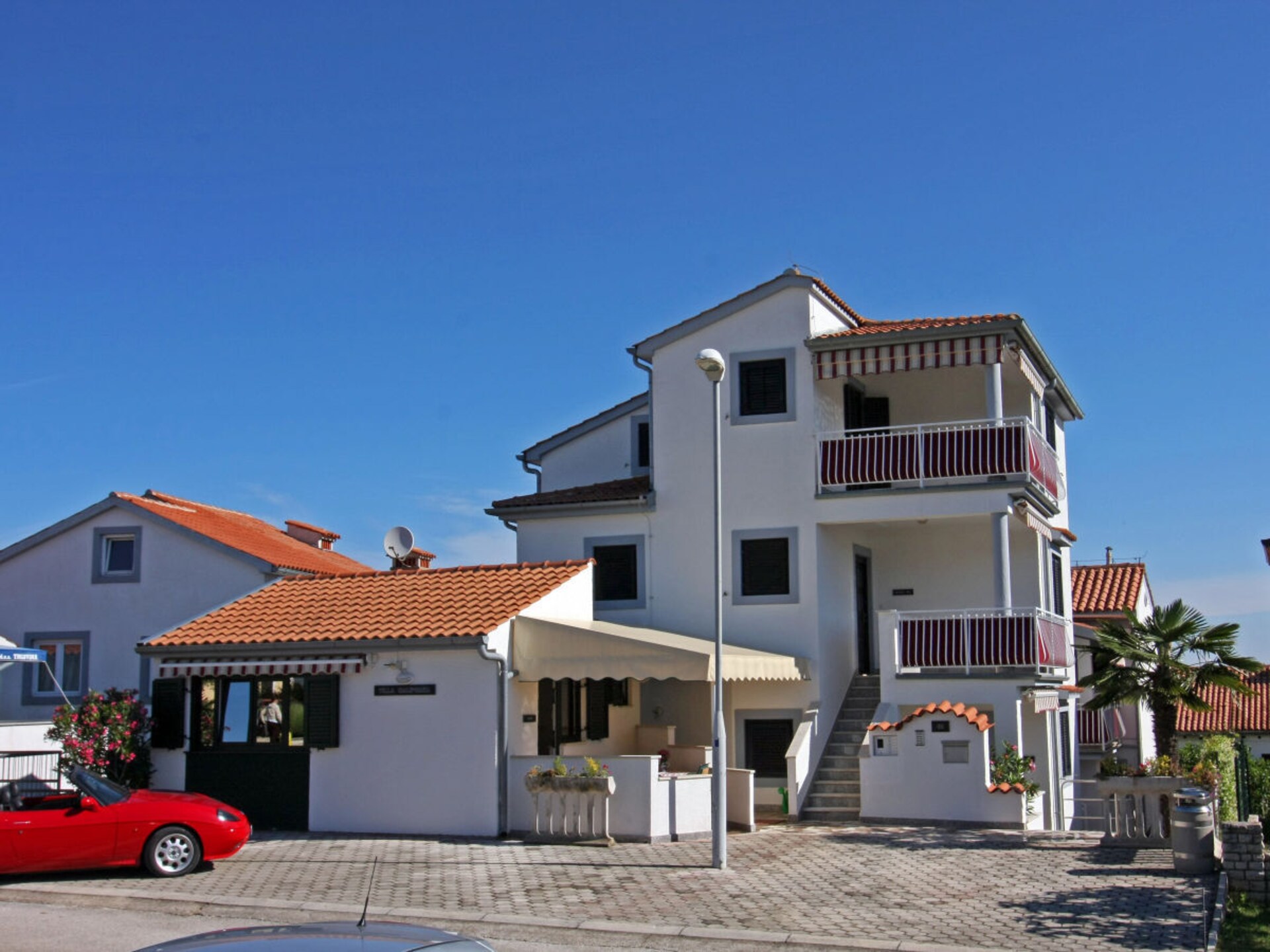 Ruim vakantiehuis met 3 slaapkamers nabij centrum Porec - foto 1