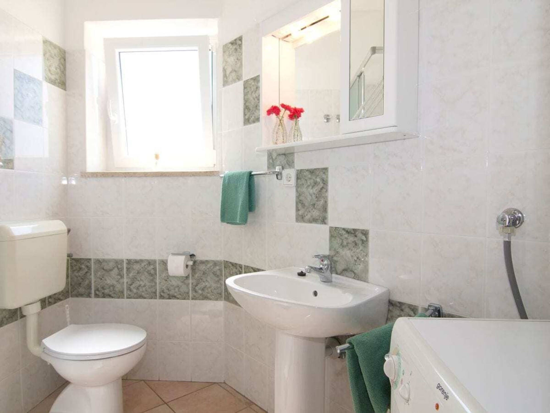 Ruim vakantiehuis met 3 slaapkamers nabij centrum Porec - foto 8