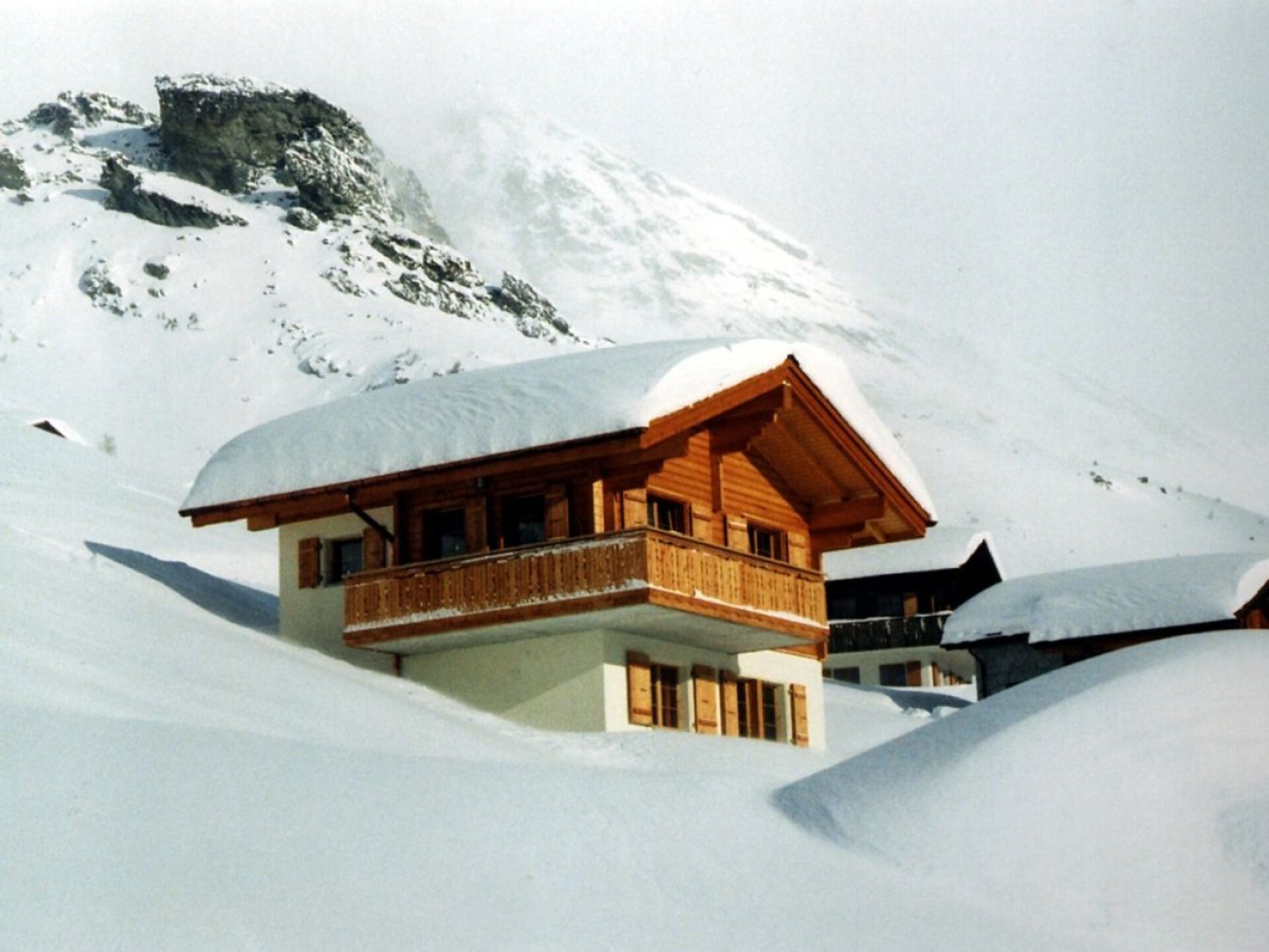 Chalet Paul in Wiler: 5-persoons met sauna en panoramisch bergzicht - foto 1
