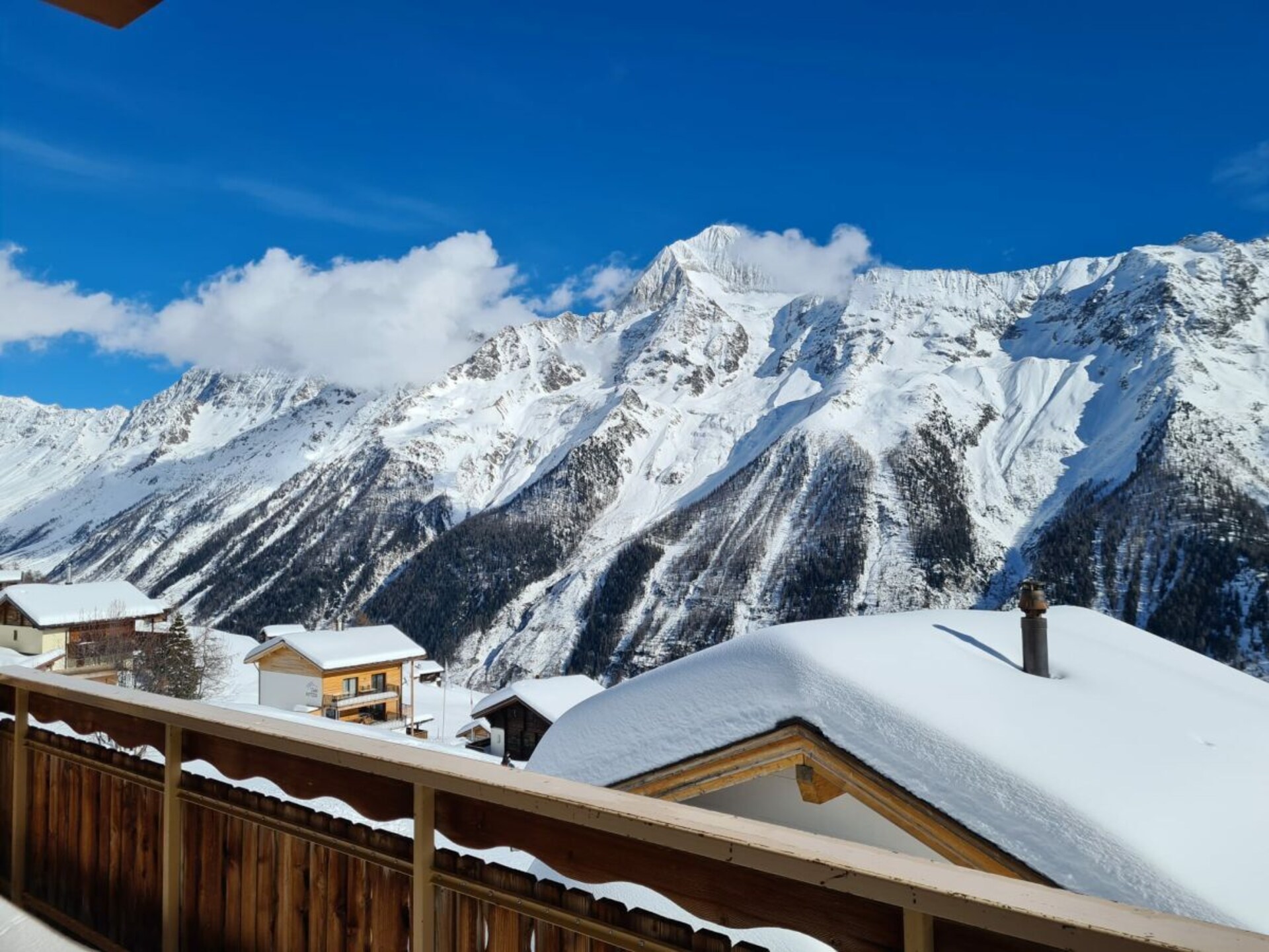 Chalet Paul in Wiler: 5-persoons met sauna en panoramisch bergzicht - foto 4