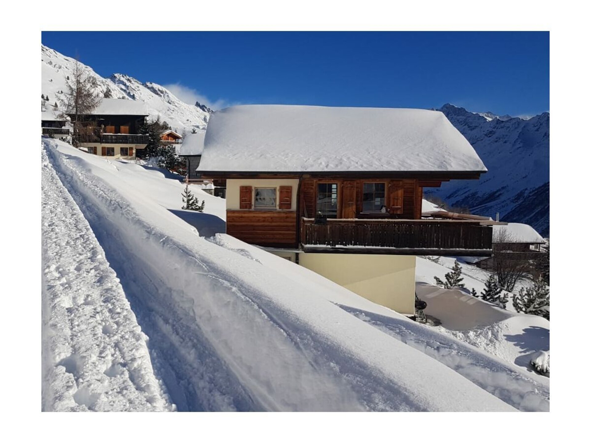 Chalet Paul in Wiler: 5-persoons met sauna en panoramisch bergzicht - foto 8