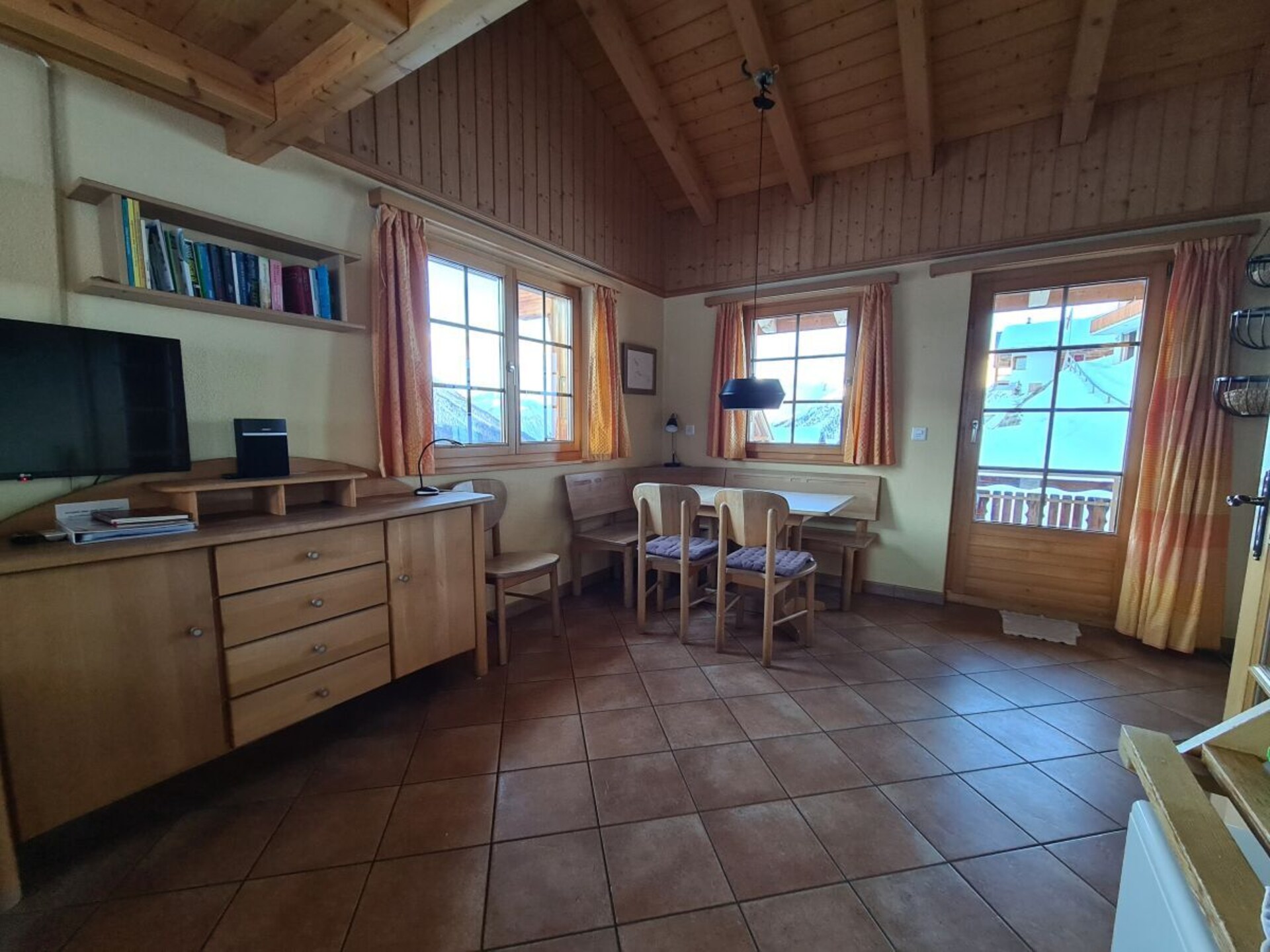 Chalet Paul in Wiler: 5-persoons met sauna en panoramisch bergzicht - foto 12