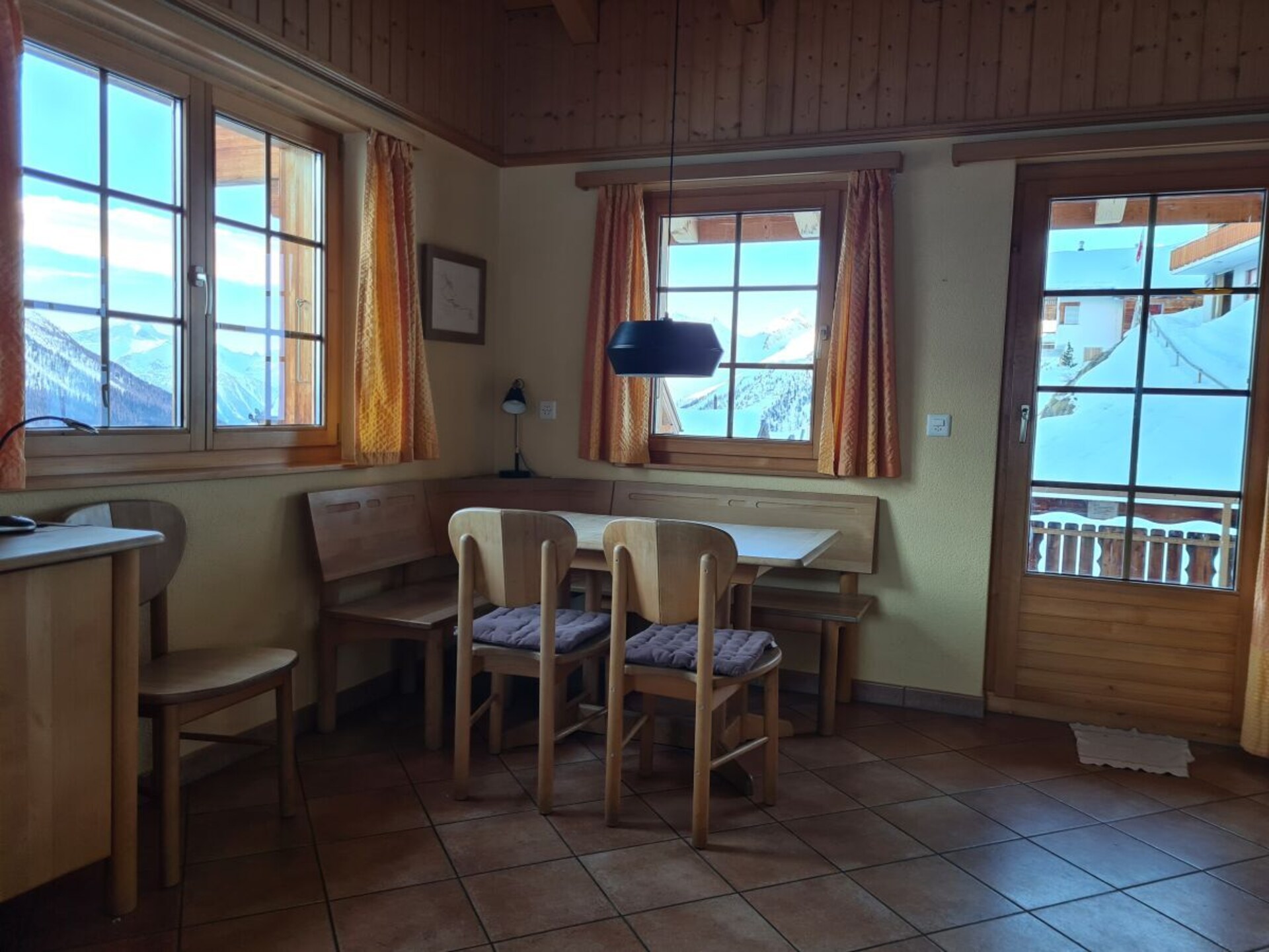 Chalet Paul in Wiler: 5-persoons met sauna en panoramisch bergzicht - foto 13