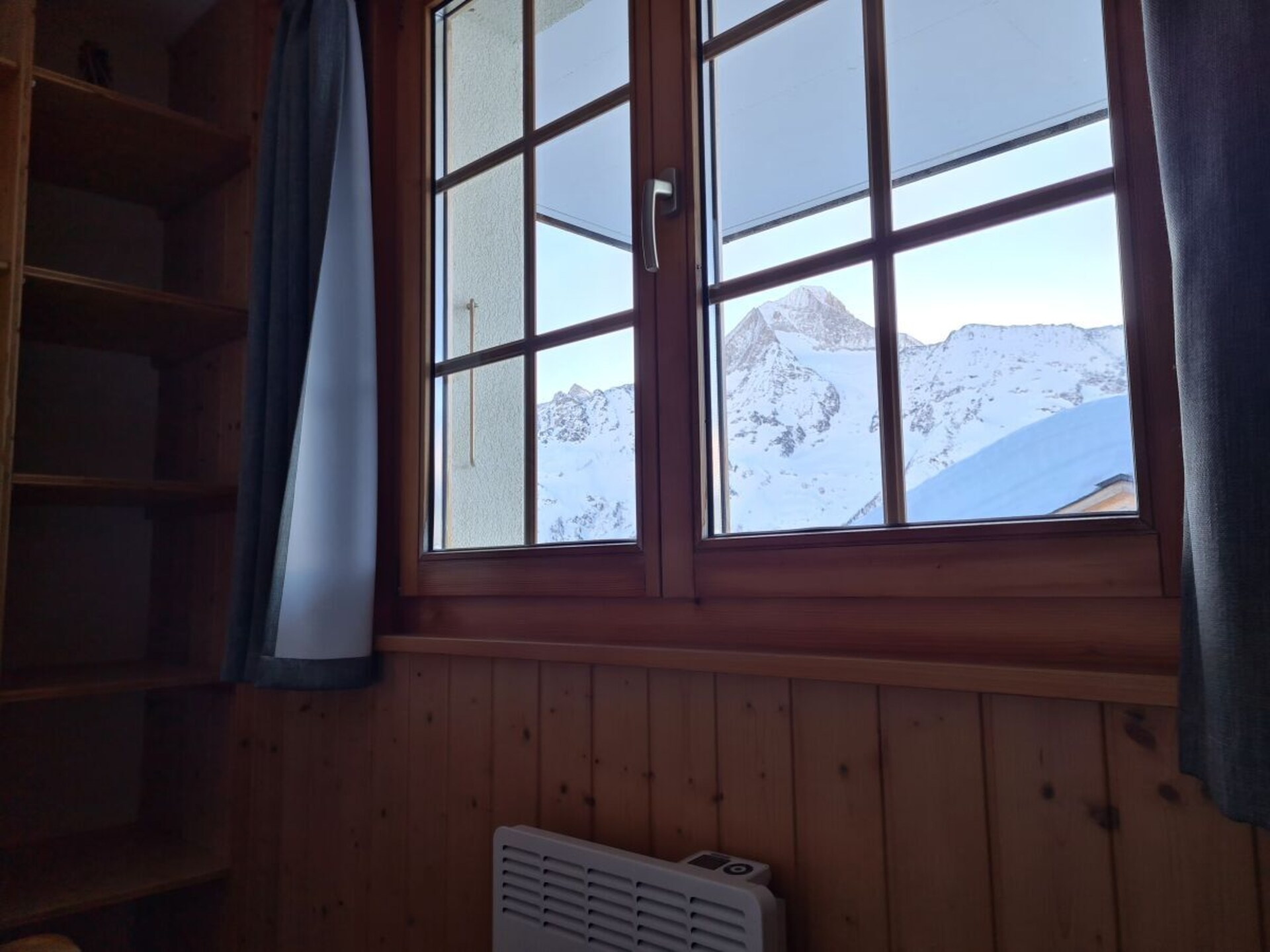 Chalet Paul in Wiler: 5-persoons met sauna en panoramisch bergzicht - foto 24