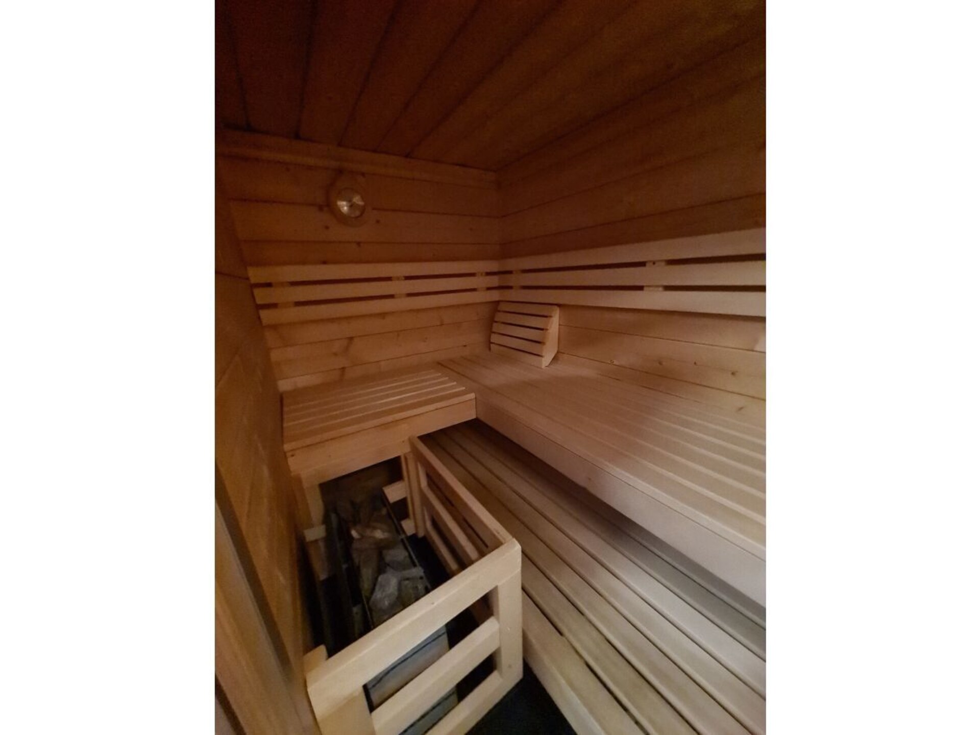 Chalet Paul in Wiler: 5-persoons met sauna en panoramisch bergzicht - foto 31