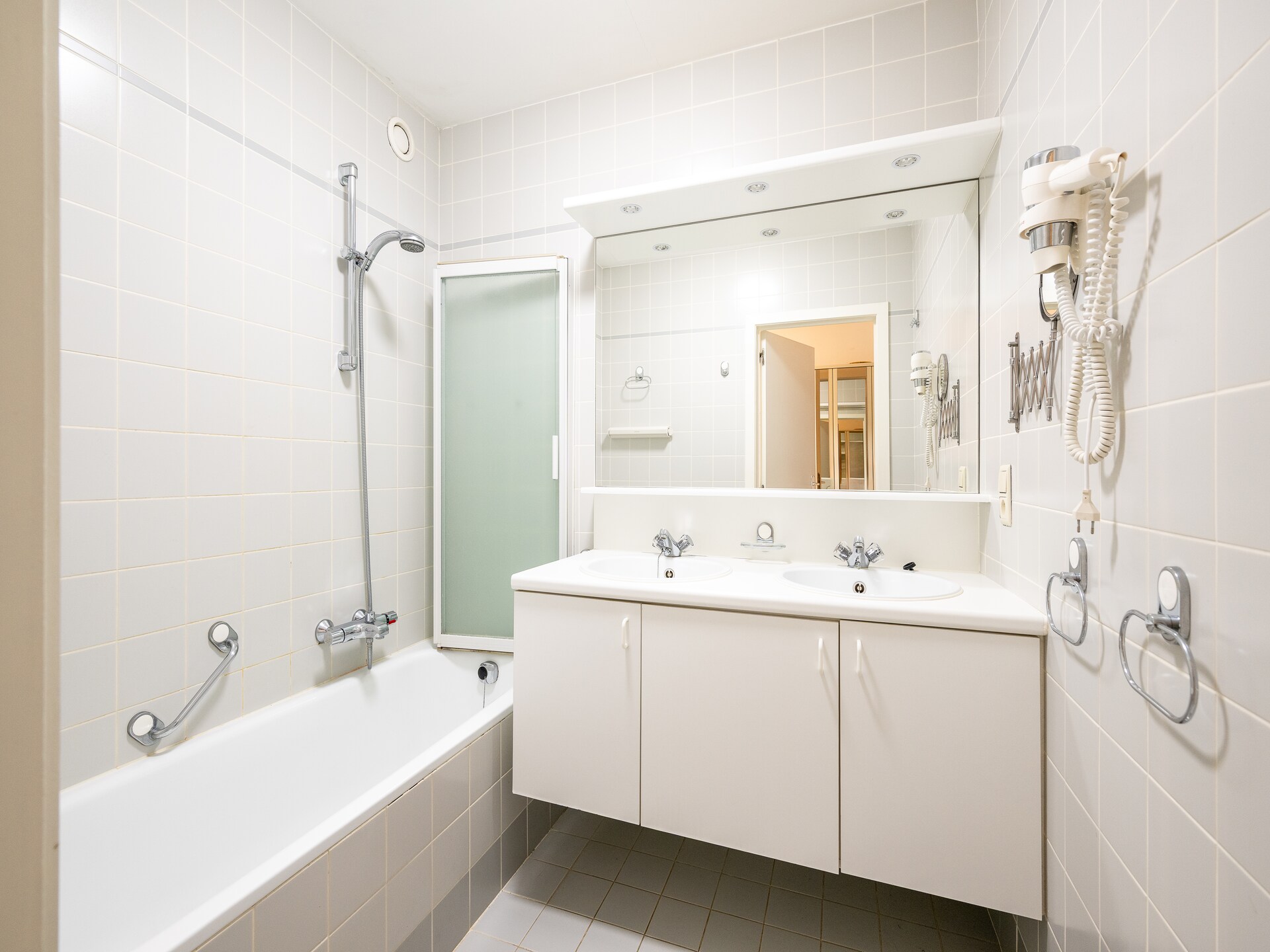 Zonovergoten appartement op 9e verdieping met panoramisch zeezicht in Blankenberge - foto 16
